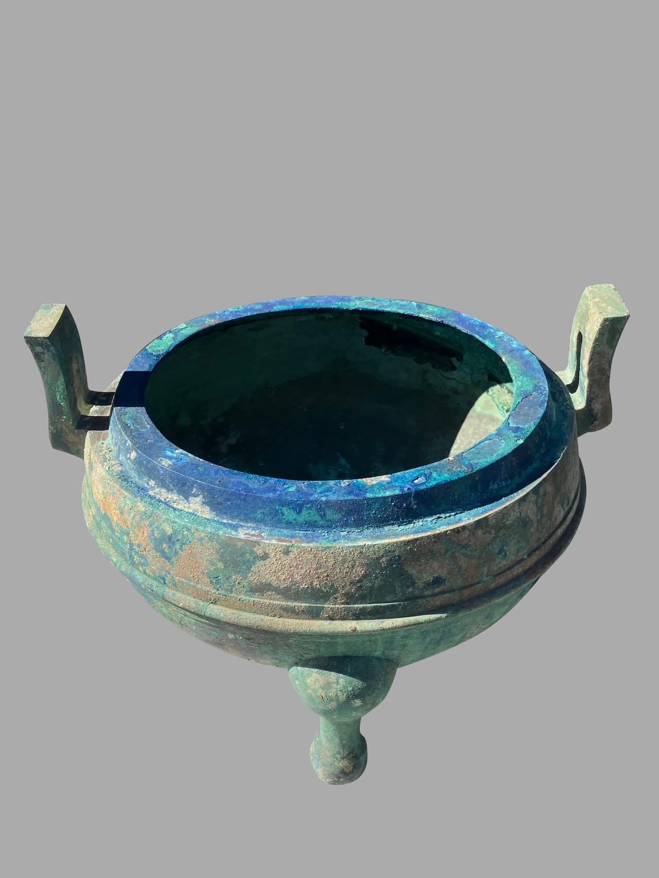Chinese Han Dynasty Patinated  Bronze Covered Bowl Provenance: Axel Vervoordt 6