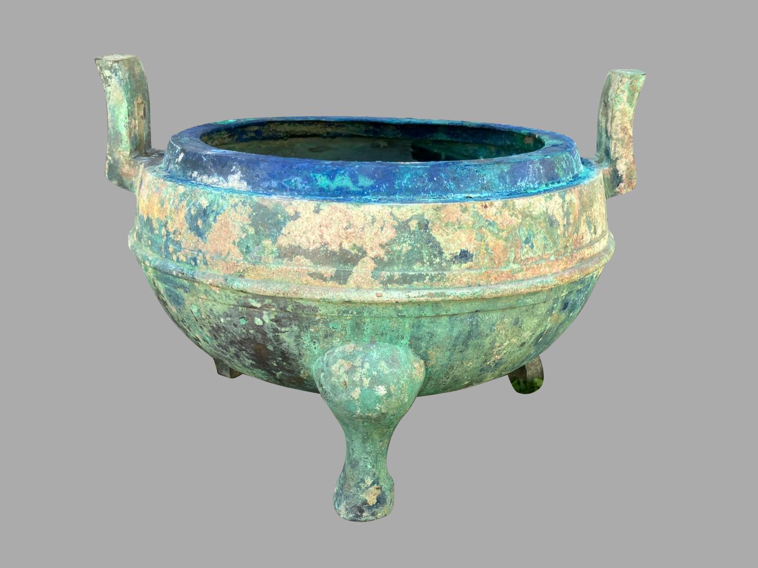 18th Century and Earlier Chinese Han Dynasty Patinated  Bronze Covered Bowl Provenance: Axel Vervoordt
