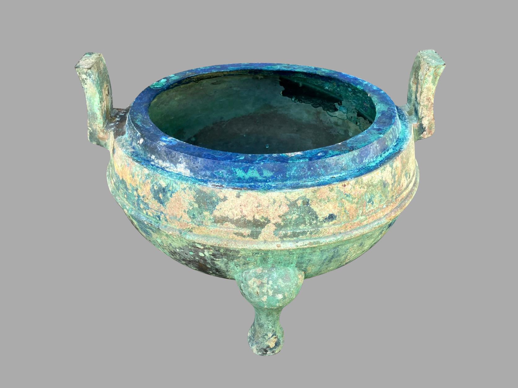 Chinese Han Dynasty Patinated  Bronze Covered Bowl Provenance: Axel Vervoordt 3