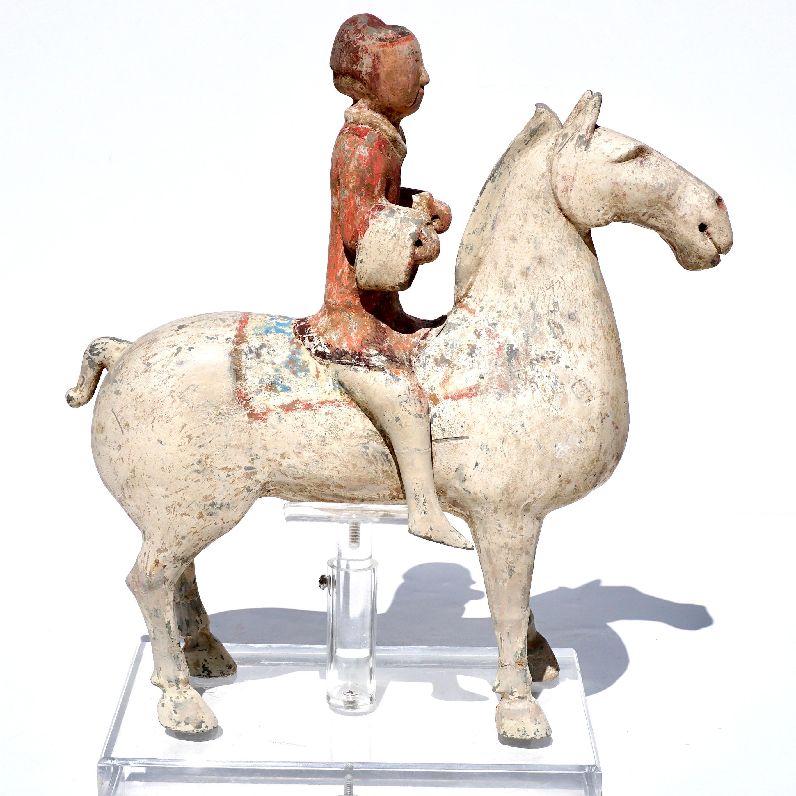 Caballo y jinete de cerámica de la dinastía Han Hecho a mano en venta