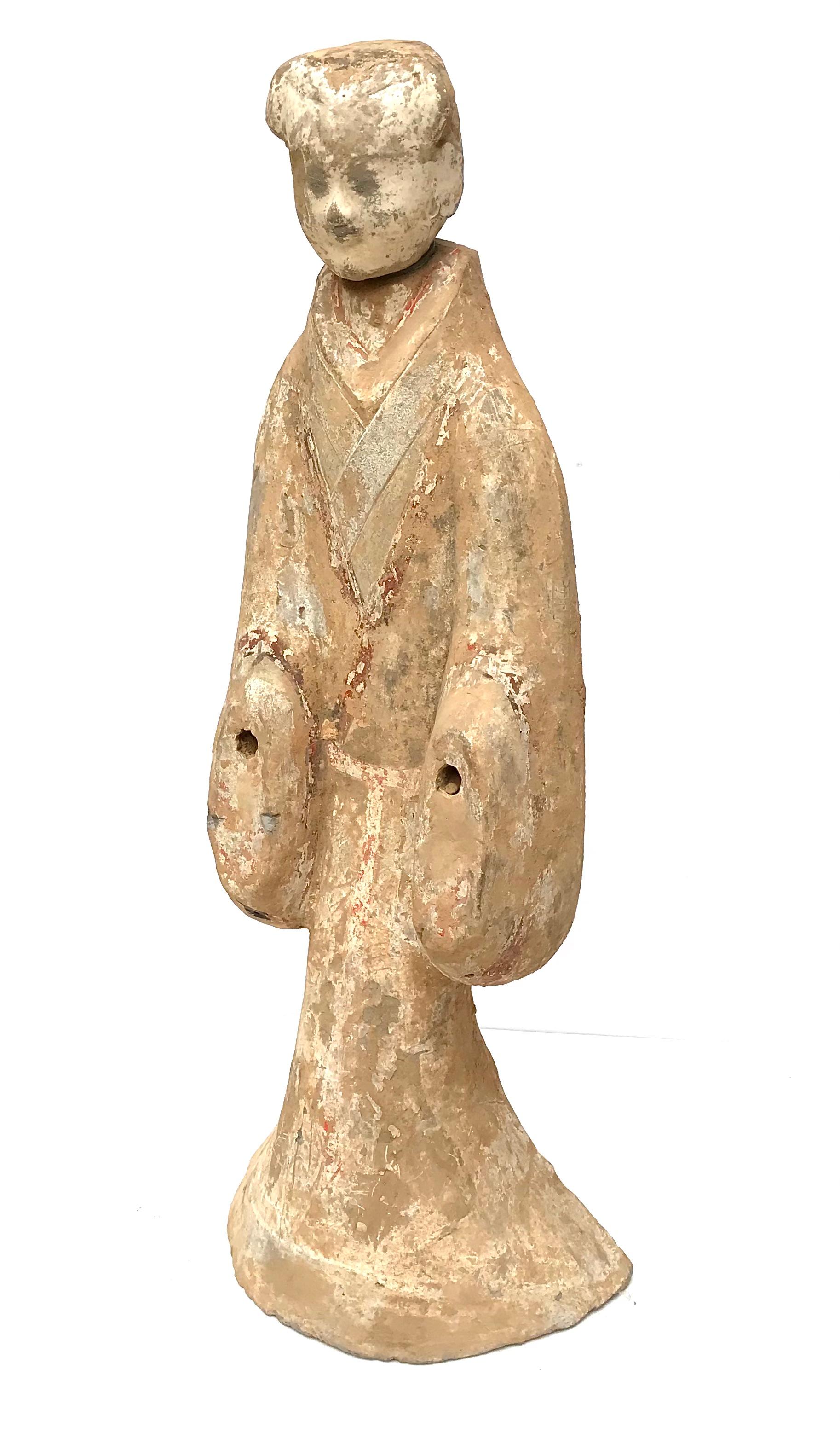 Fino al XVIII secolo Ceramica della dinastia Han Grande figura di addetto alla tomba in piedi in vendita