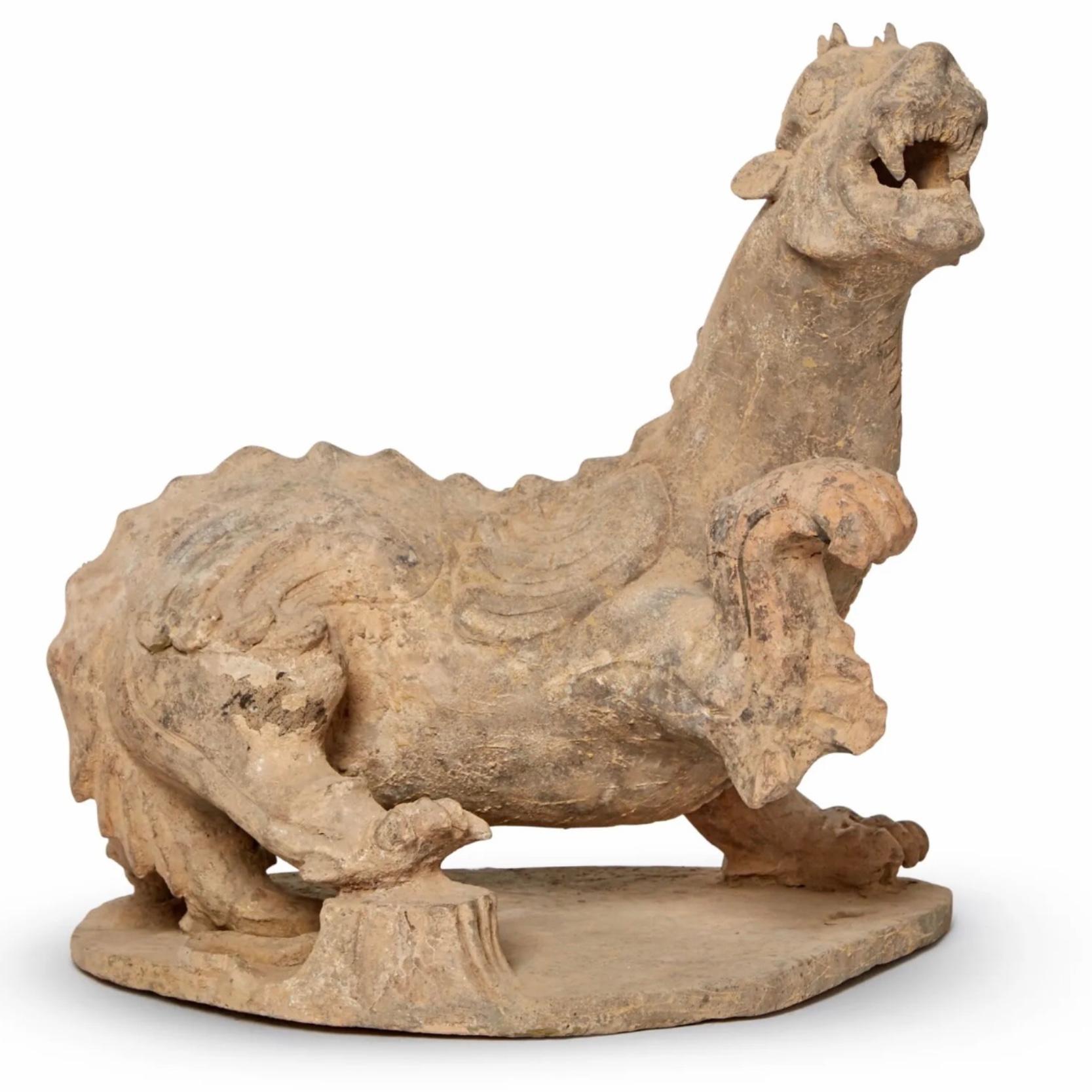 Una grande figura di creatura mitica in ceramica cinese della dinastia Han

Cina. Dinastia Han Occidentale Circa 25 - 220

L'età stimata di 1800 anni (+/- 200) è stata testata da Artemis Test Lab, articolo n. 185410. Il rapporto completo accompagna