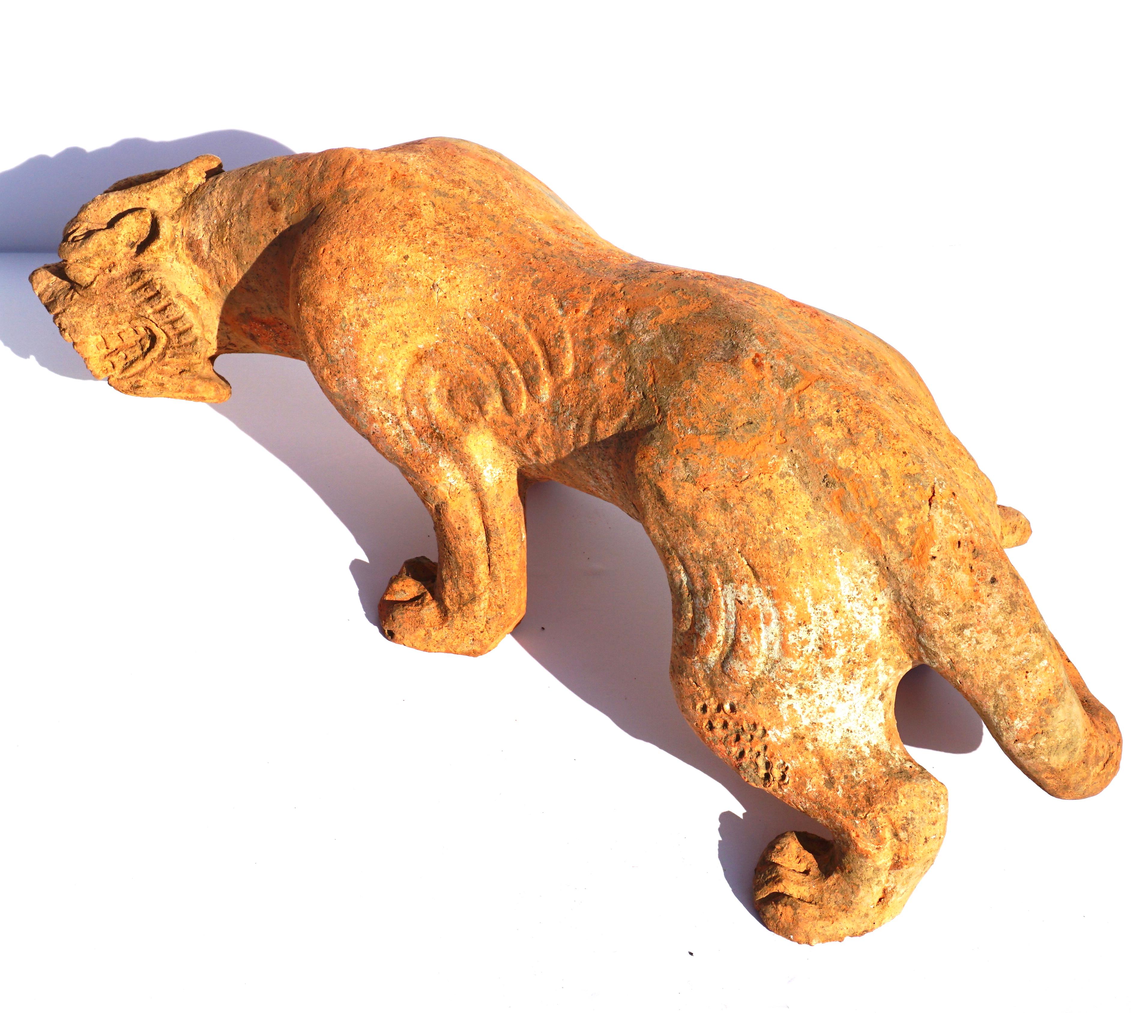 Han Dynasty Keramik-Skulptur eines geflügelten Löwen Mythische Bestie im Angebot 3