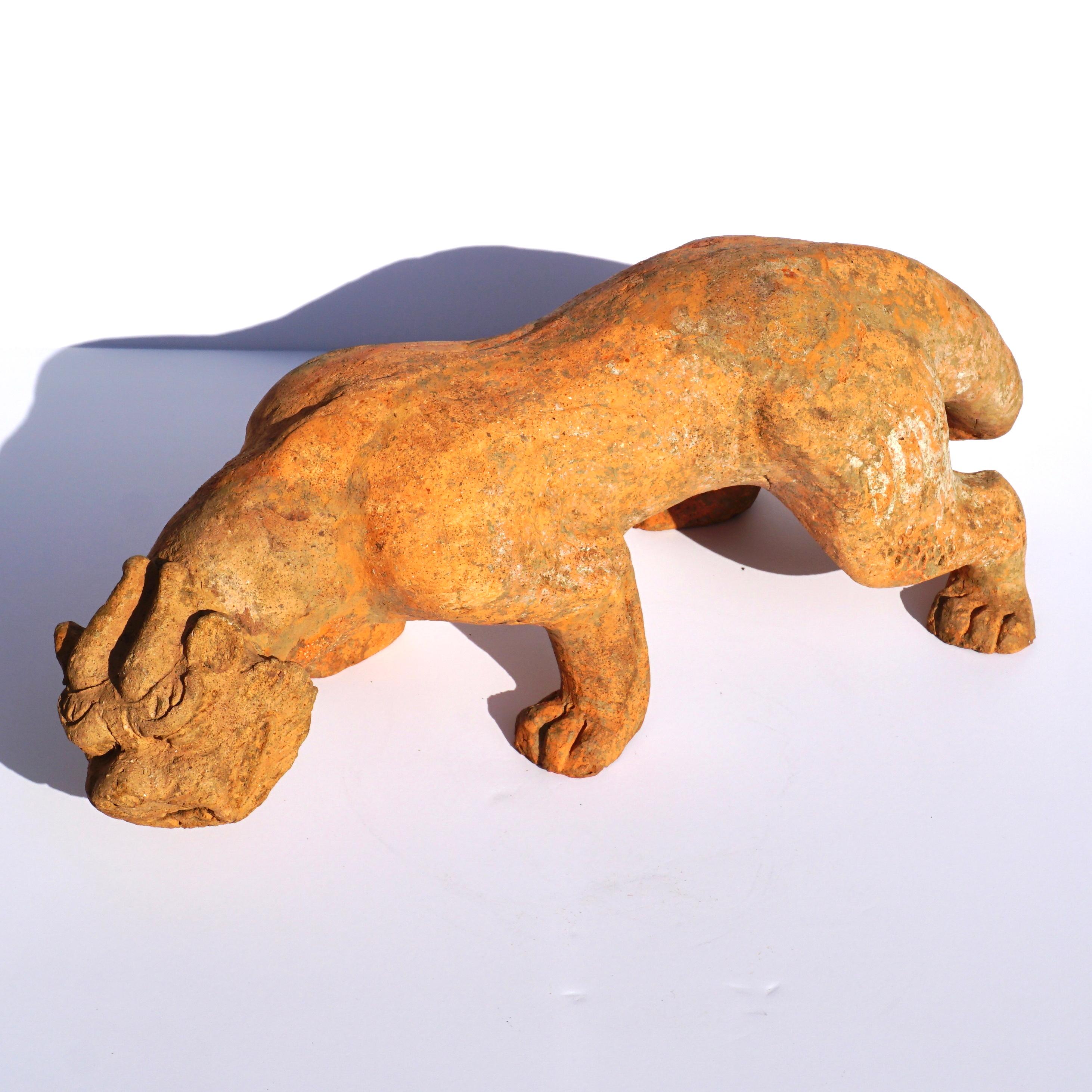Han Dynasty Keramik-Skulptur eines geflügelten Löwen Mythische Bestie im Angebot 4