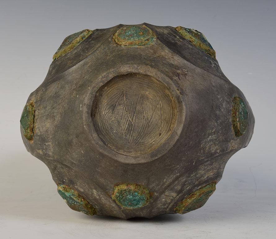 Dynasty Han, Rare Antiquité Amphore en poterie chinoise décorée d'un ornement en bronze en vente 4