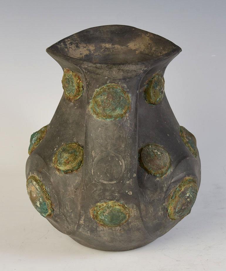 Dinastía Han, rara ánfora antigua de cerámica china decorada con ornamento de bronce siglo XVIII y antes en venta