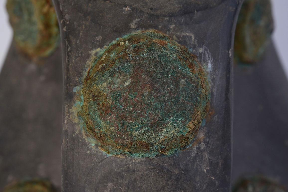 Dinastía Han, rara ánfora antigua de cerámica china decorada con ornamento de bronce Alfarería en venta