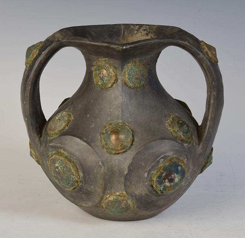 XVIIIe siècle et antérieur Dynasty Han, Rare Antiquité Amphore en poterie chinoise décorée d'un ornement en bronze en vente
