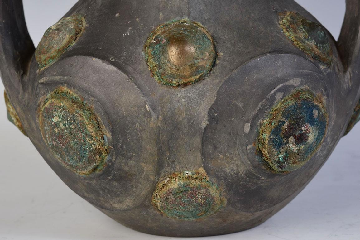 Dinastía Han, rara ánfora antigua de cerámica china decorada con ornamento de bronce en venta 2