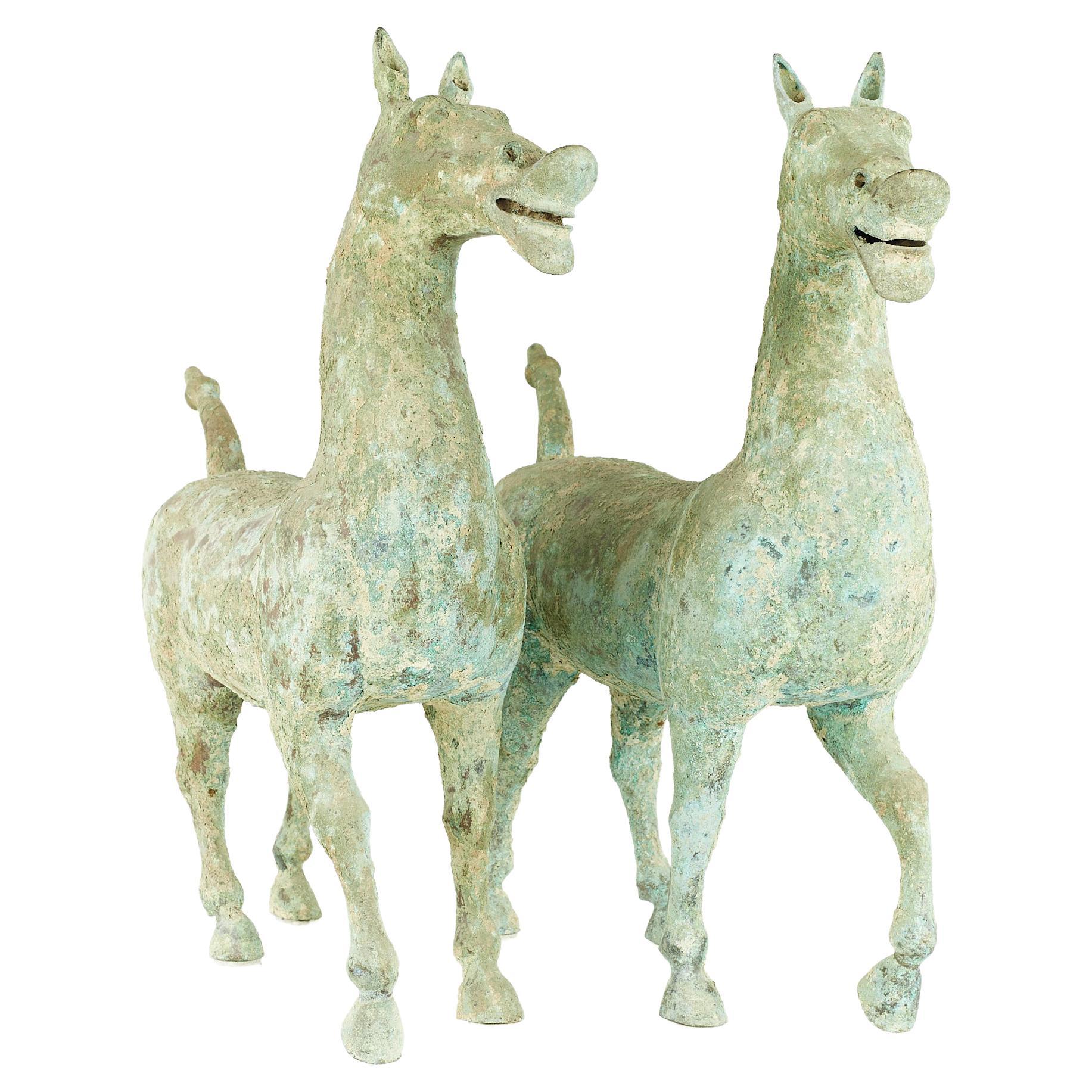 Caballo de terracota de mediados de siglo, estilo dinastía Han, pareja