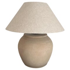 Sandfarbene Vasen-Tischlampe im Han-Stil