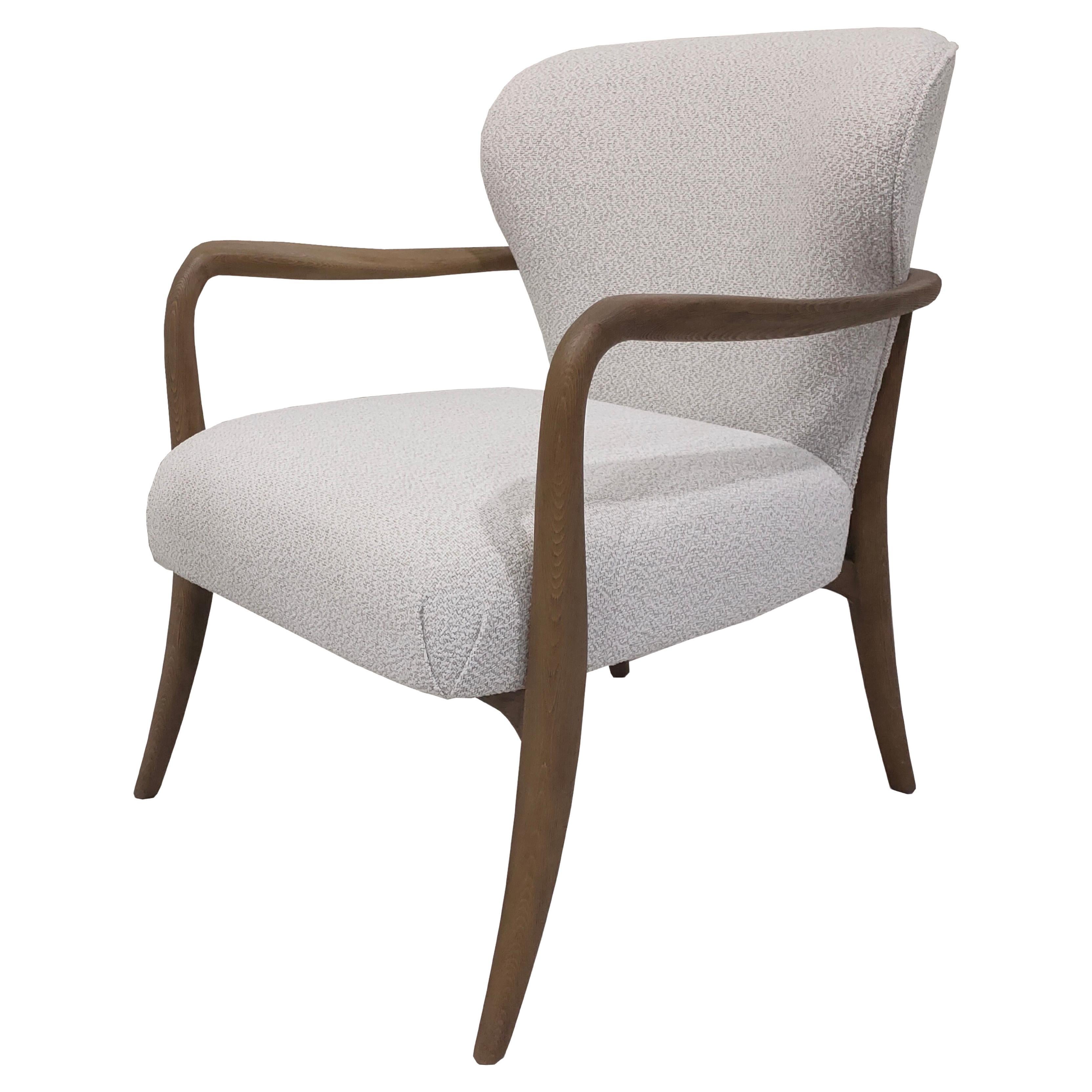 un encantador sillón creado para evocar el perfil curvilíneo de hana, la palabra japonesa que significa flor. fabricado en madera maciza de fresno y una gran variedad de tejidos nobles, es un complemento encantador para cualquier interior.

