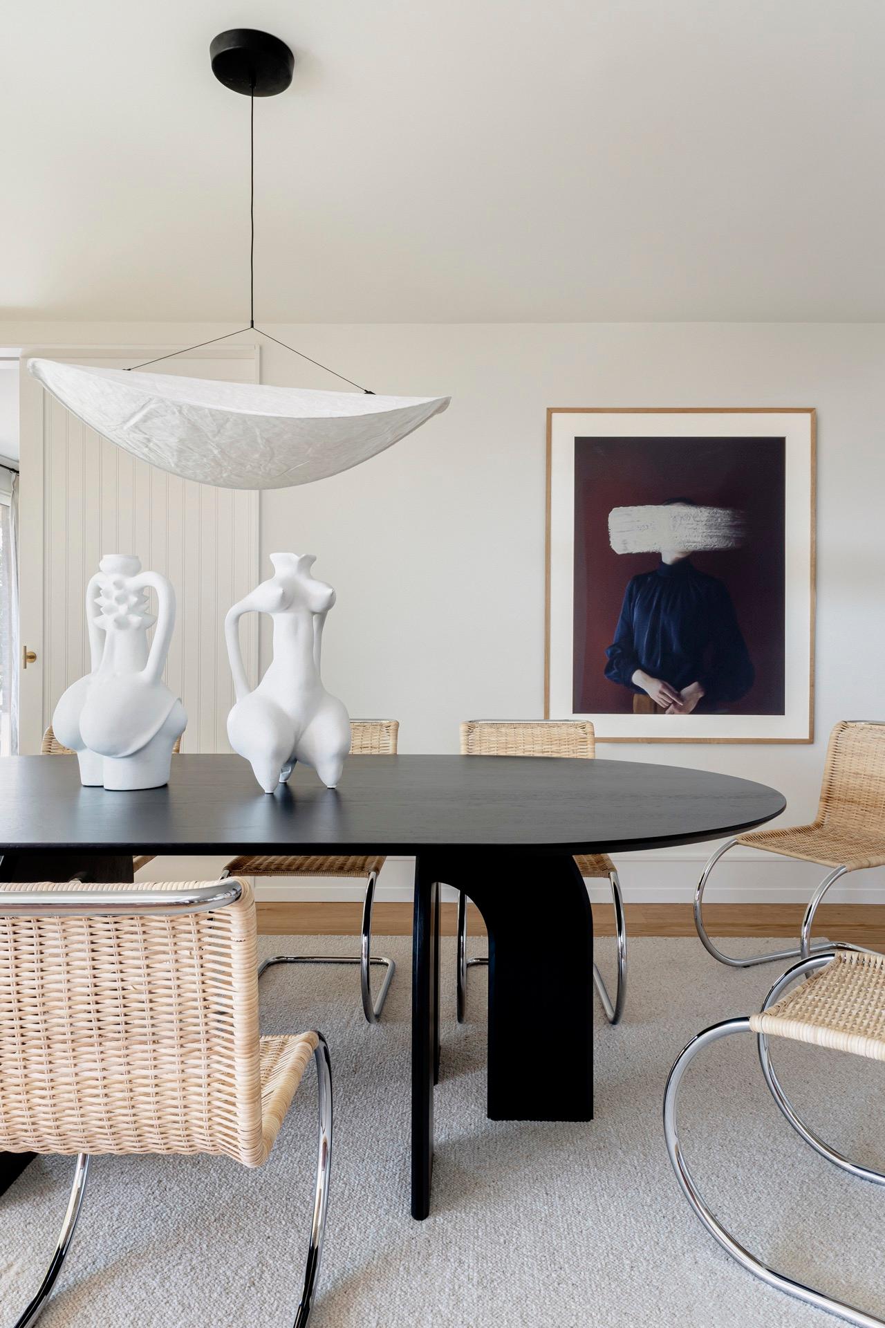 Hana Dining Table: Minimalist Harmony in Oak and Curves For Sale 5