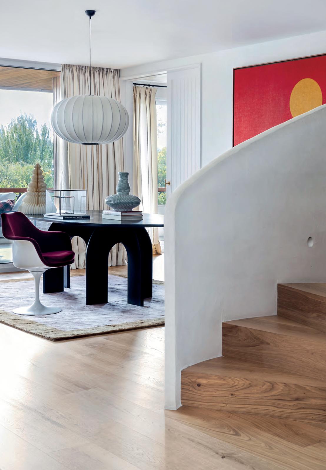 Hana Dining Table: Minimalist Harmony in Oak and Curves For Sale 7