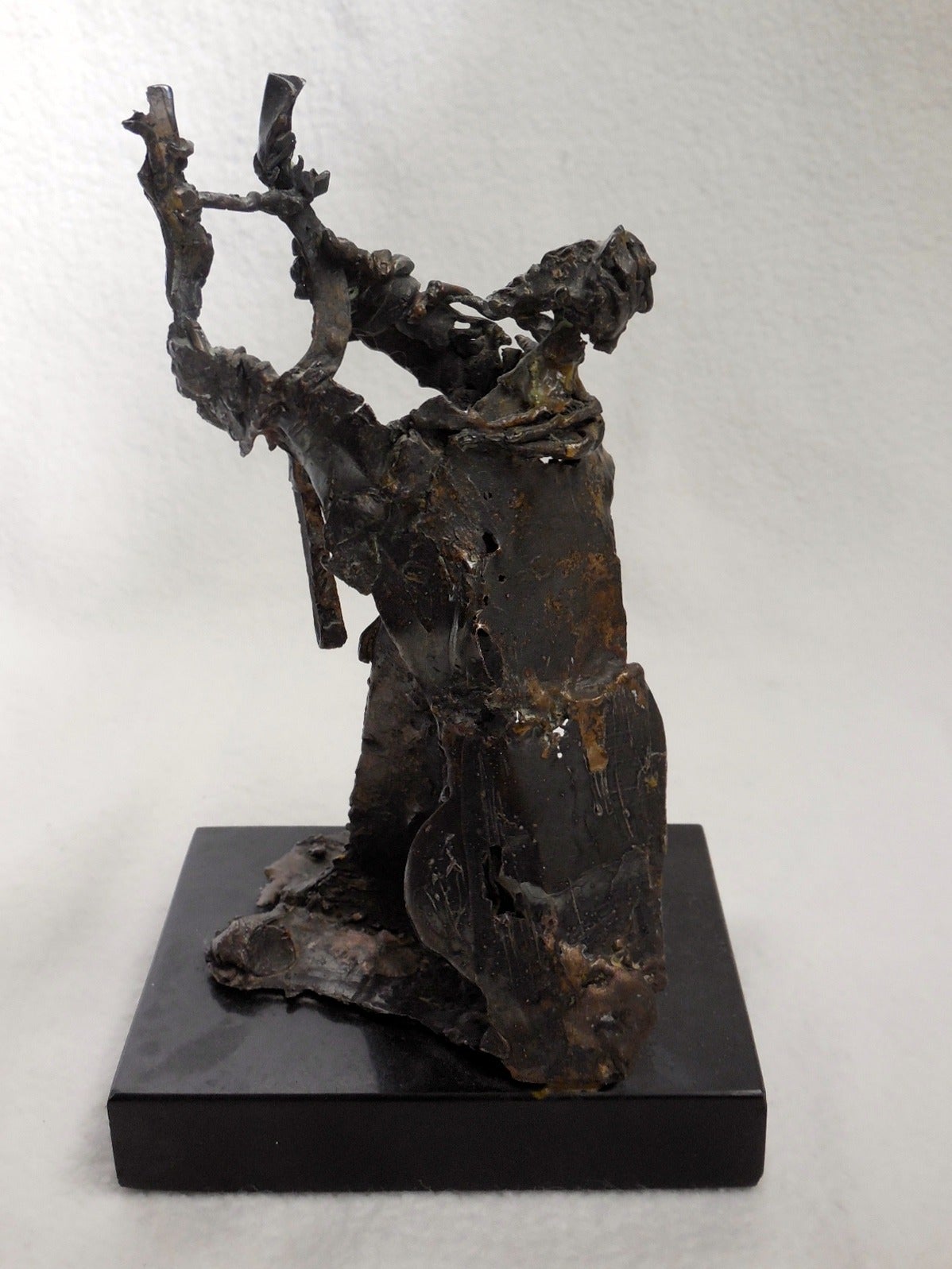 La scultrice americana Hana Geber (1910 - 1990)
È nata a Praga da origini cecoslovacche e si è poi stabilita a New York. Le sue sculture trattano temi ebraici
Ha insegnato scultura a New York, dove è morta nel 1990.  È inclusa nell'indice del