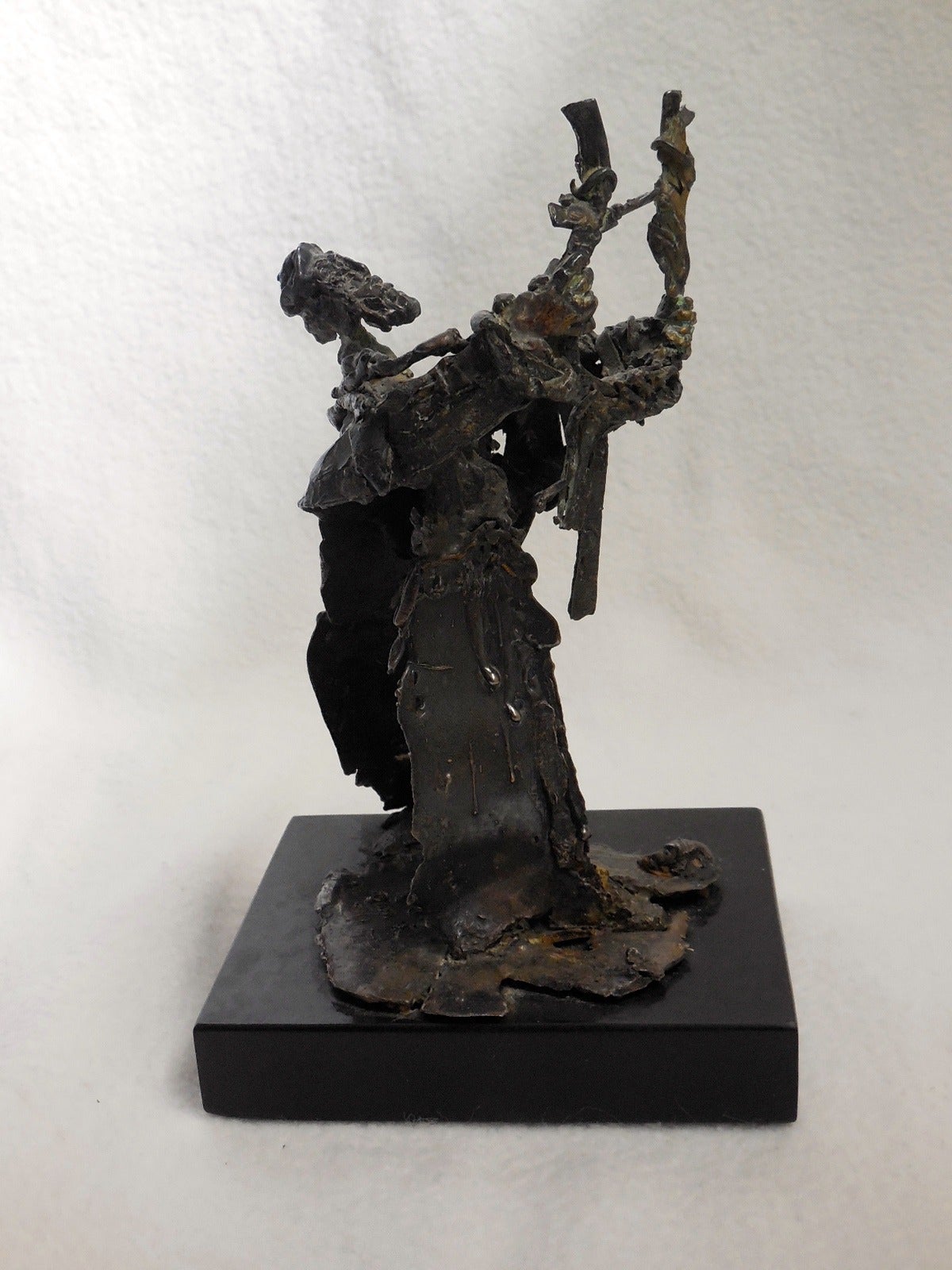 Hana Geber Figurative Sculpture - KIng David with Harp