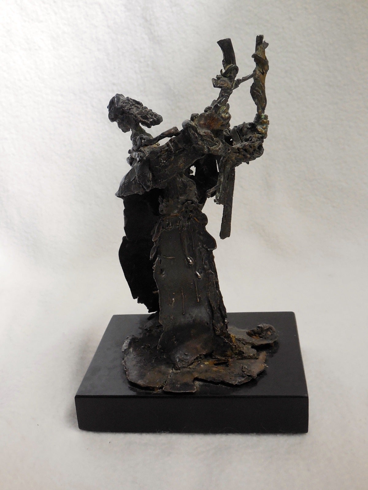 Figurative Sculpture di Hana Geber - A. David con l'arpa