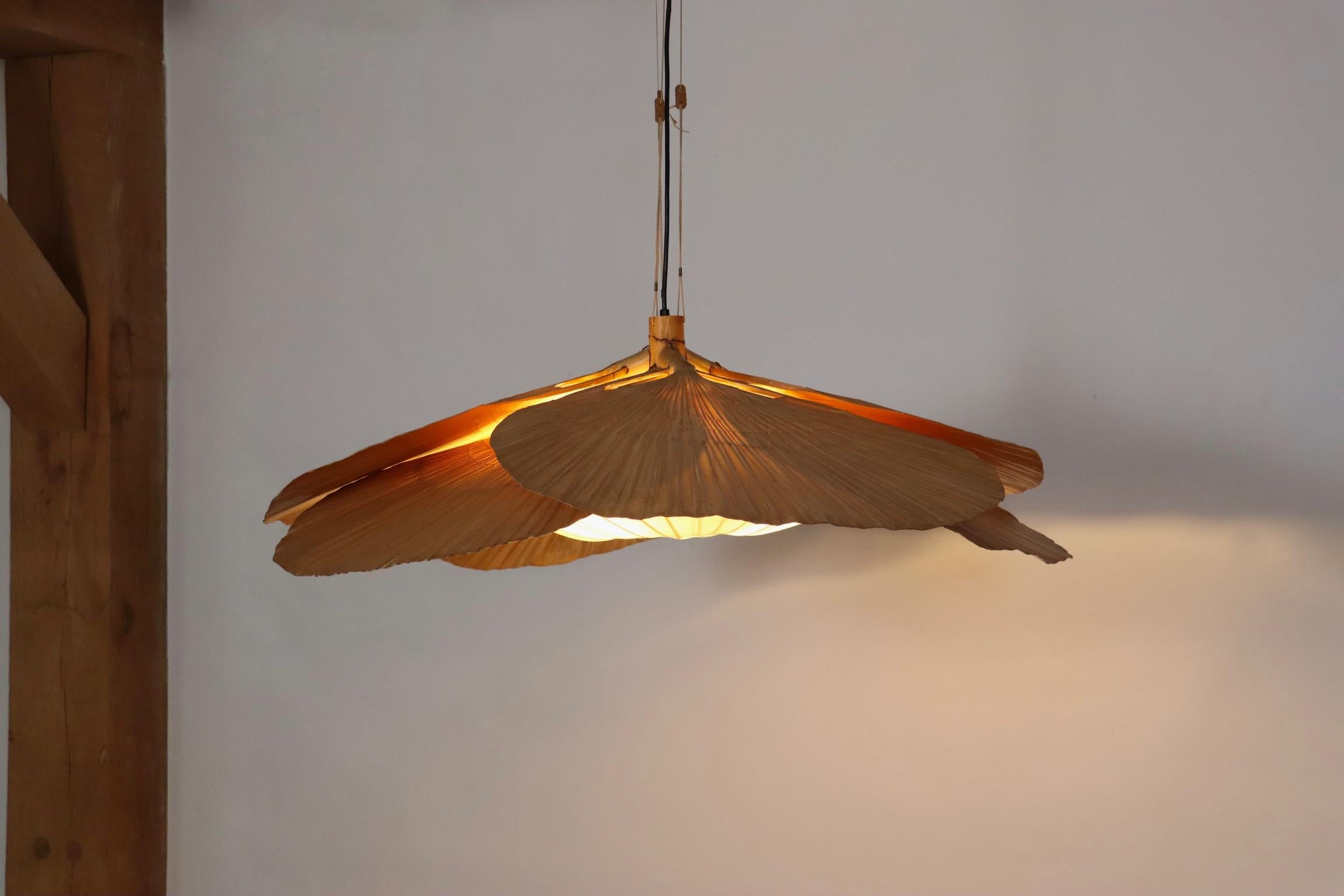 This extremely rare, exquisite pendant lamp, is a part of Ingo Maurer’s Uchiwa series, designed for Design M in 1974, which epitomizes the dynamic and innovating essence of 1970s design.

Named ‘Hana I’, this ceiling light features six fans crafted