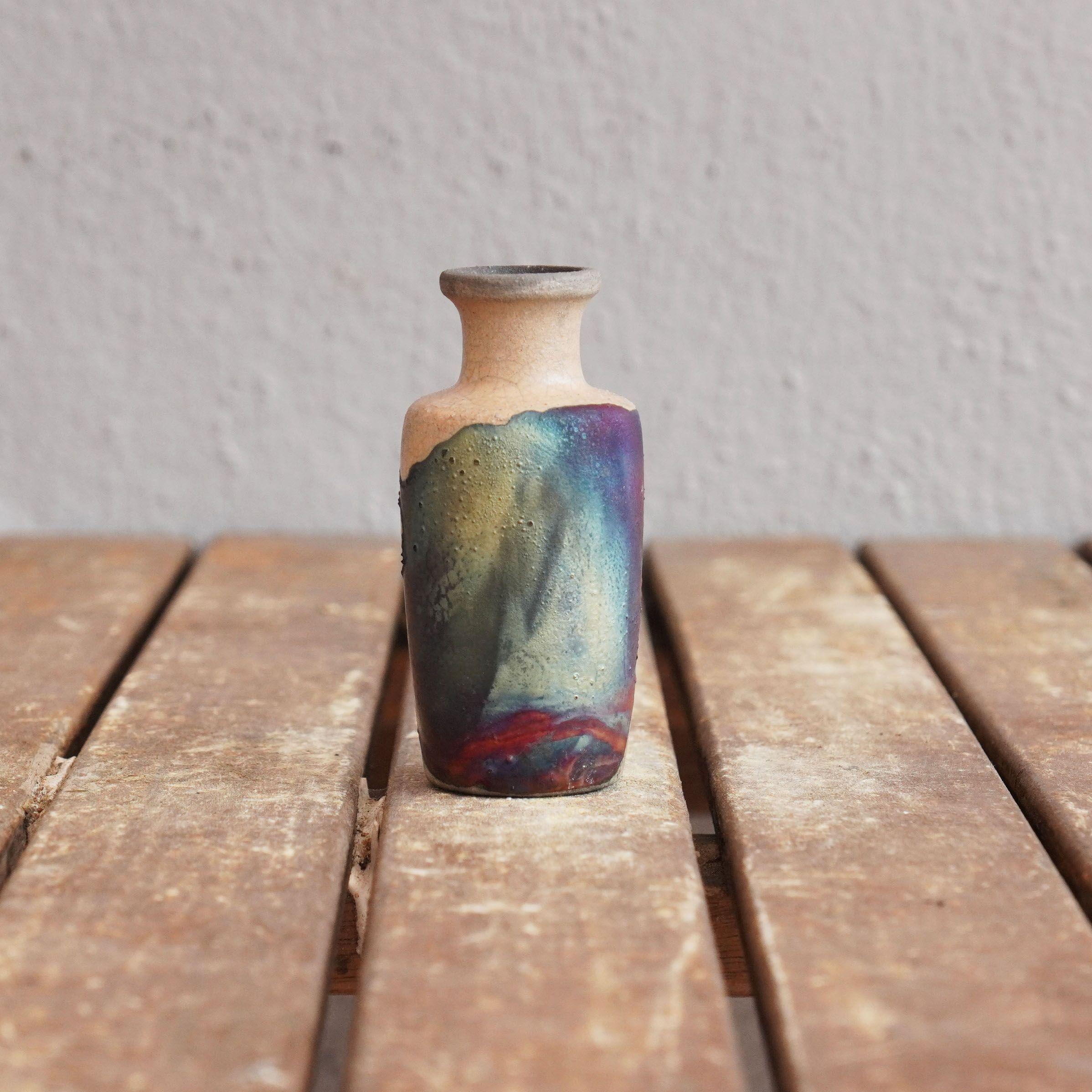 Mini vase Hana en céramique raku mat et demi cuivre - cadeau de décoration intérieure fait à la main en vente 2