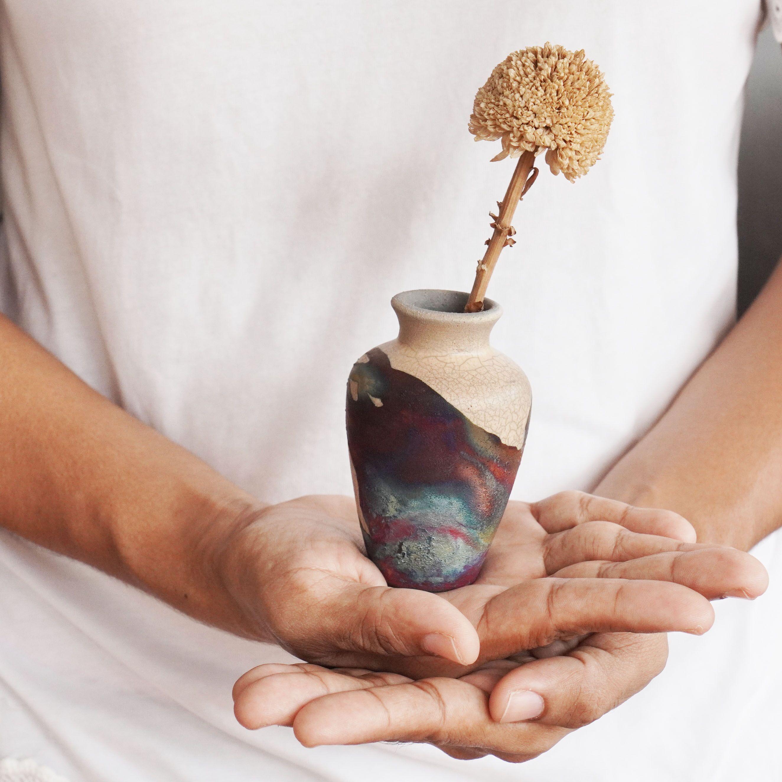 XXIe siècle et contemporain Mini vase Hana en céramique raku mat et demi cuivre - cadeau de décoration intérieure fait à la main en vente
