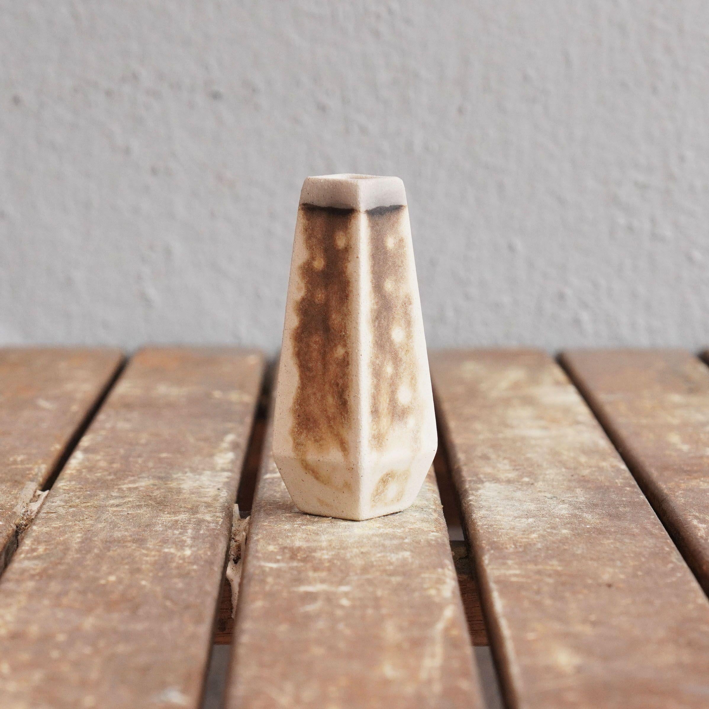Mini vase Hana en céramique Raku, cadeau de décoration intérieure fait main en vente 4