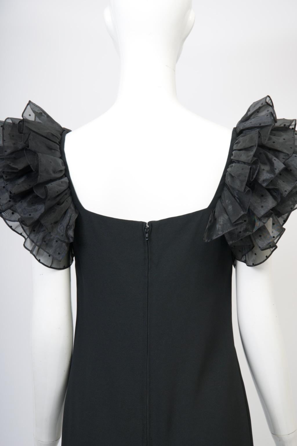 Hanae Mori Vestido negro de crepé con mangas de volantes en Excelente estado para la venta en Alford, MA