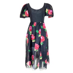Hanae Mori - Robe en orge de soie noire imprimée de roses, années 1980