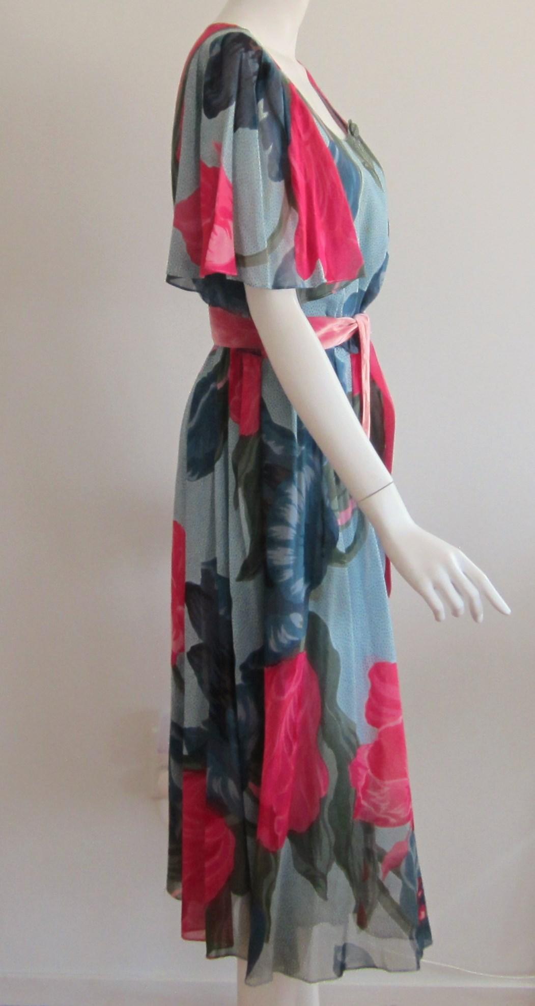 Women's  Hanae Mori REDS & Blue Floral Printed  Dress 1980s Vintage  For Sale