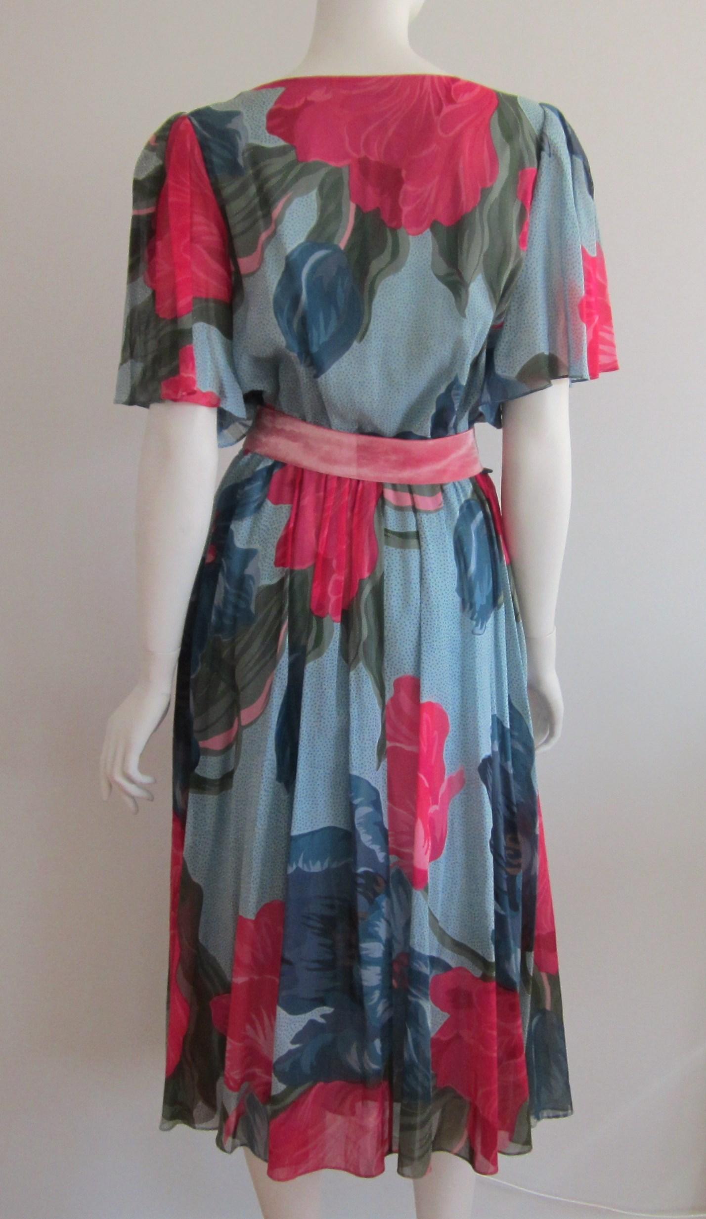  Hanae Mori REDS & Blue Floral Printed  Dress 1980s Vintage  For Sale 1