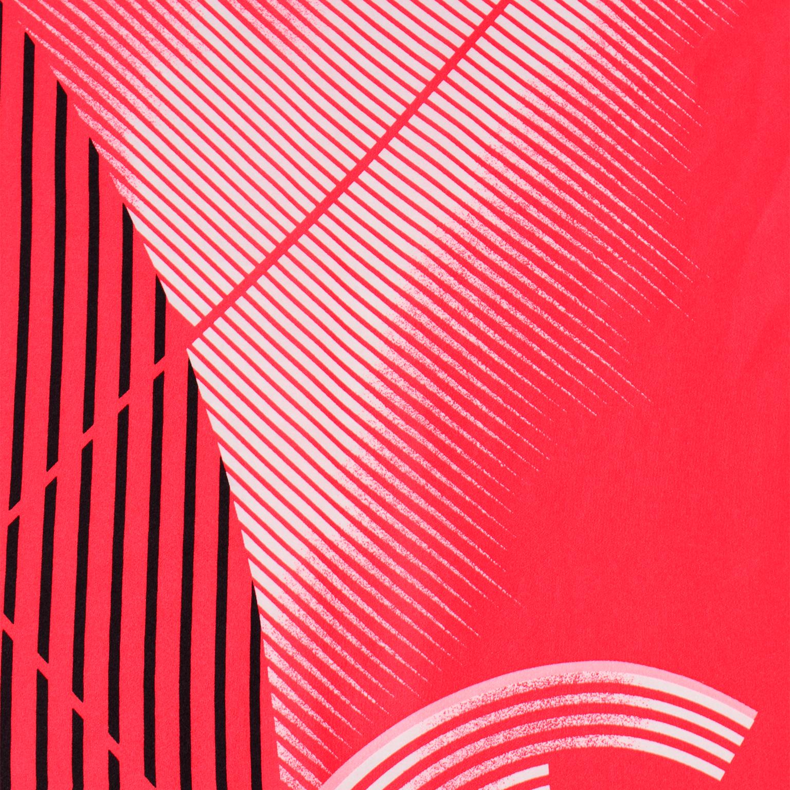 Hanae Mori - Écharpe en soie rouge vintage à imprimé abstrait Pour femmes en vente