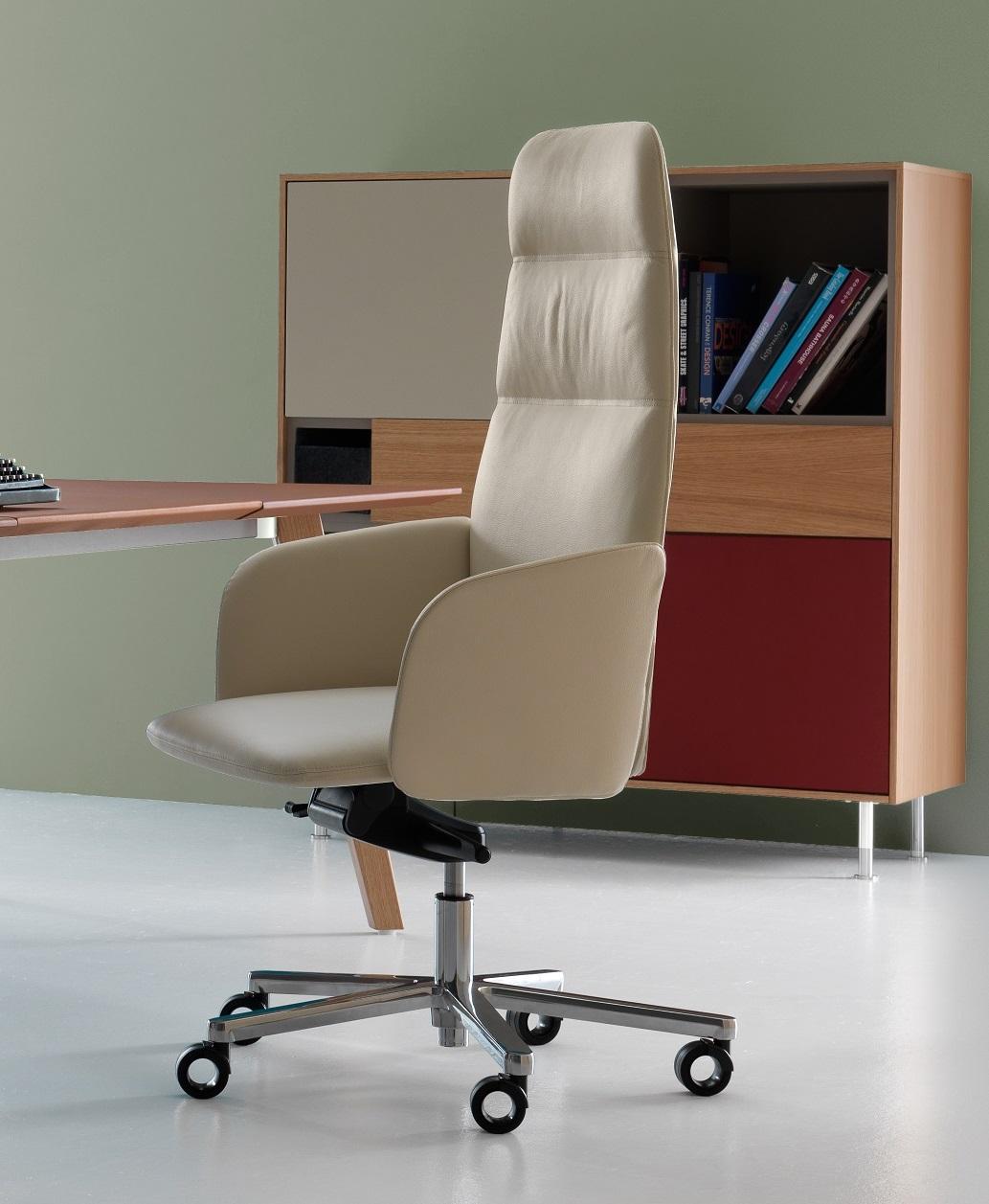 Sedia manageriale avanzata con schienale alto Hanami Soft di Ain Quinti Seduce
Progettato da Archirivolto Design
Dimensioni: D. 68 x L. 68 x H. 126 cm.
Materiali: Alluminio, schiuma e pelle.

Disponibile in diverse finiture, dimensioni e opzioni di