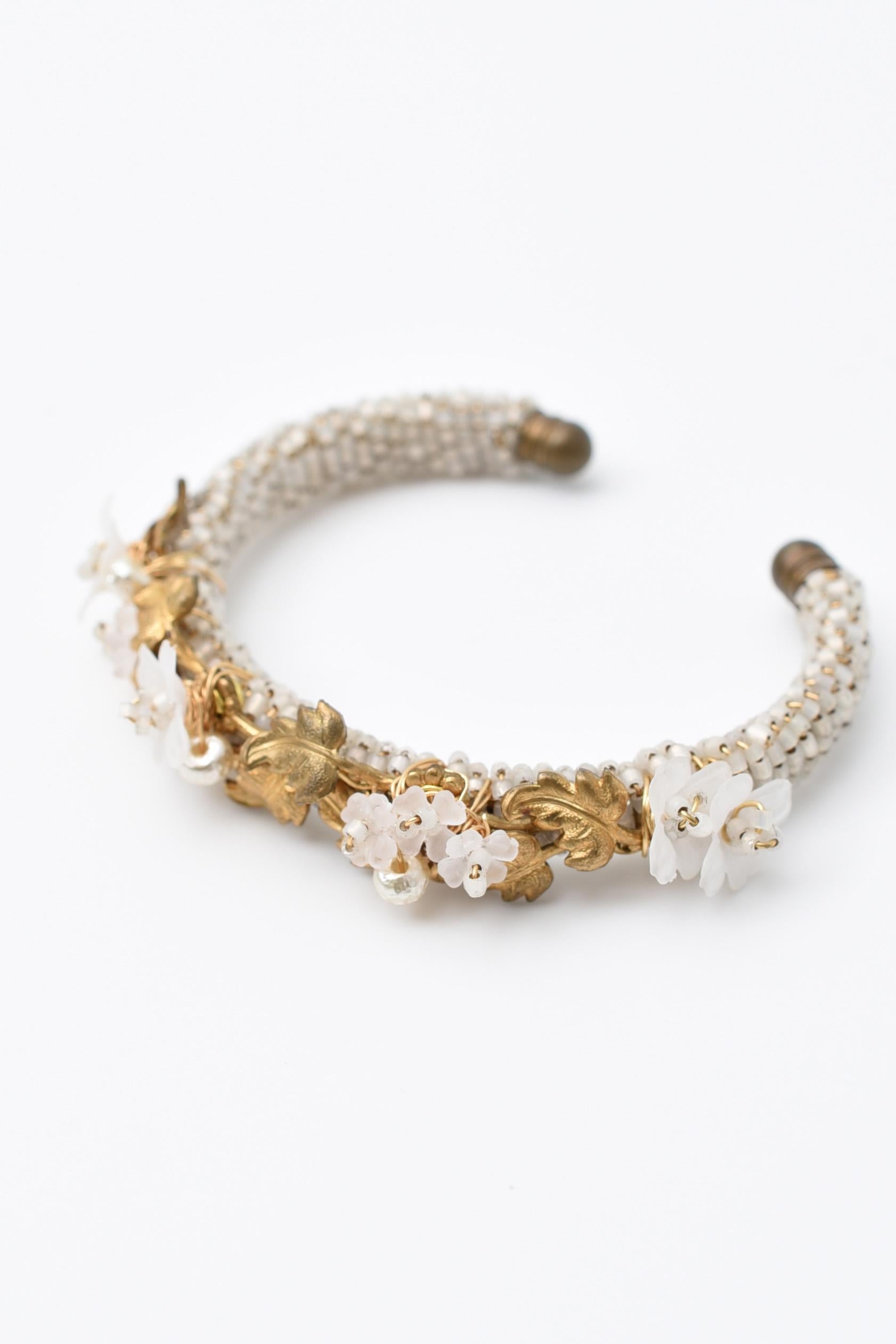 Women's hanamizuki bangle / vintage jewelry , vintage beads, vintage bangle For Sale