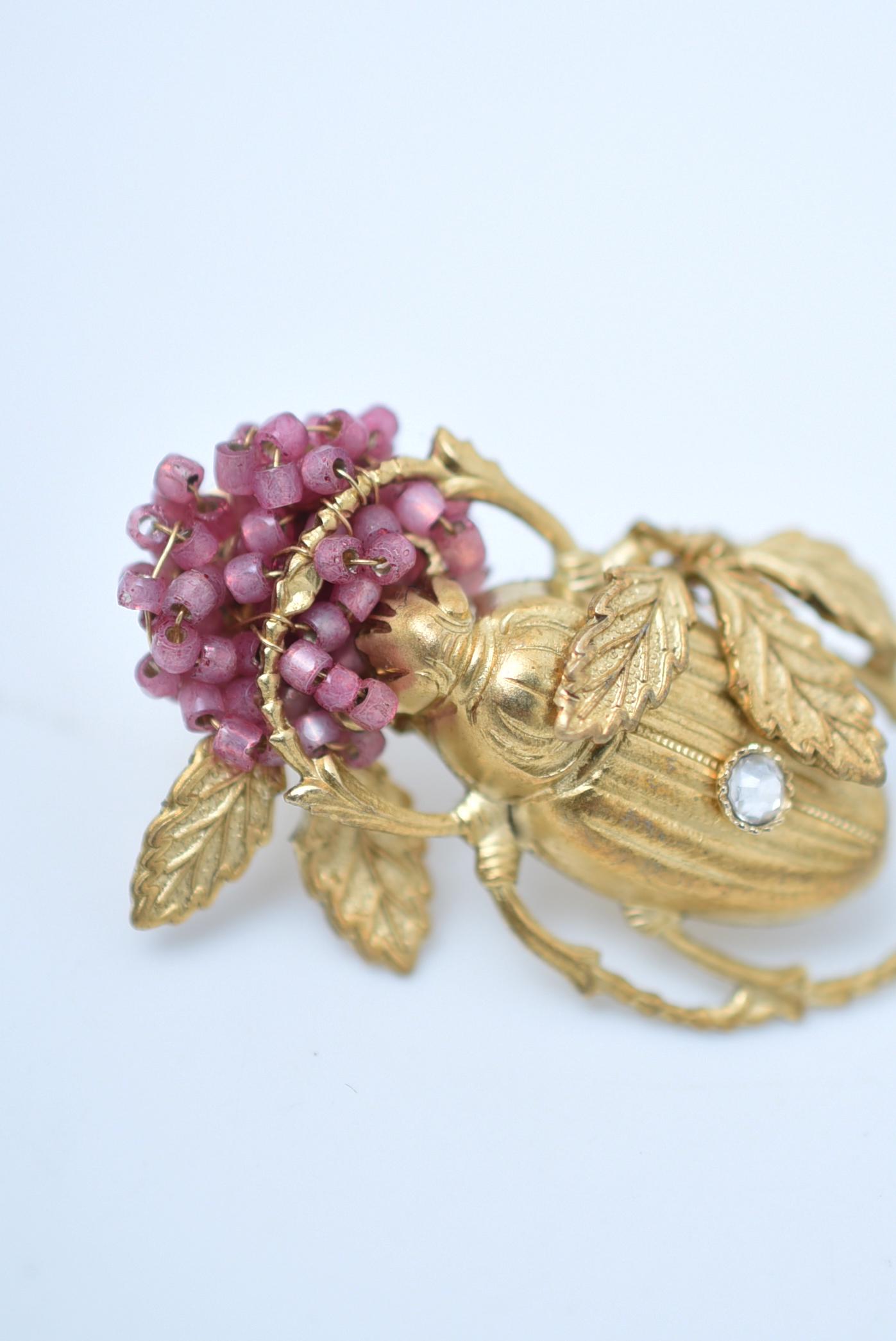 hanamuguri auf Himbeer-Ohrring / Vintage-Schmuck, 1970er Jahre Vintage-Teile (Kunsthandwerker*in) im Angebot