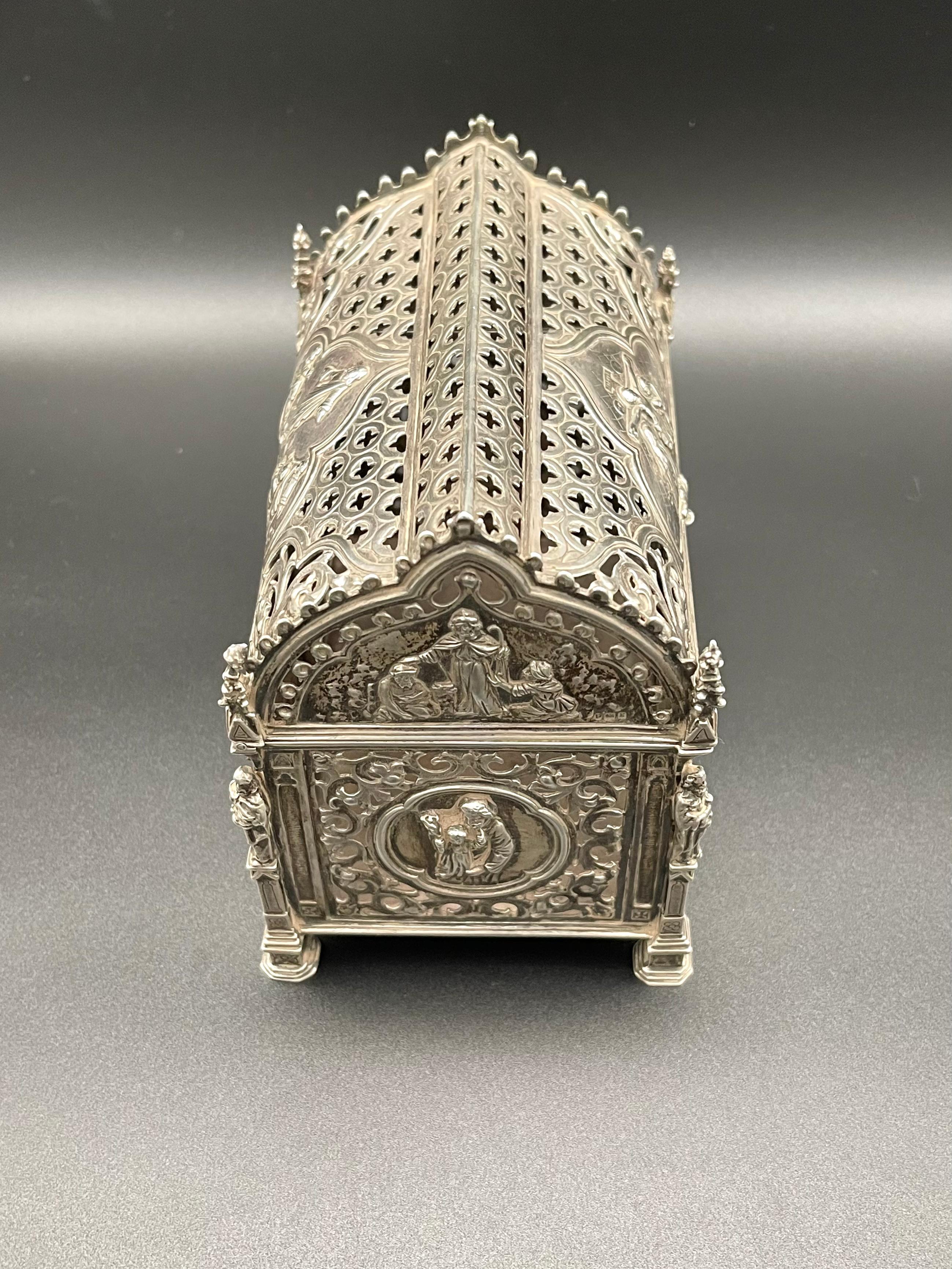 Neresheimer & Sohne Hanau Silver 1890s Reliquary Casket   For Sale 5