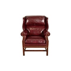 Sillón de descanso de cuero con respaldo alado estilo Chippendale de Hancock & Moore