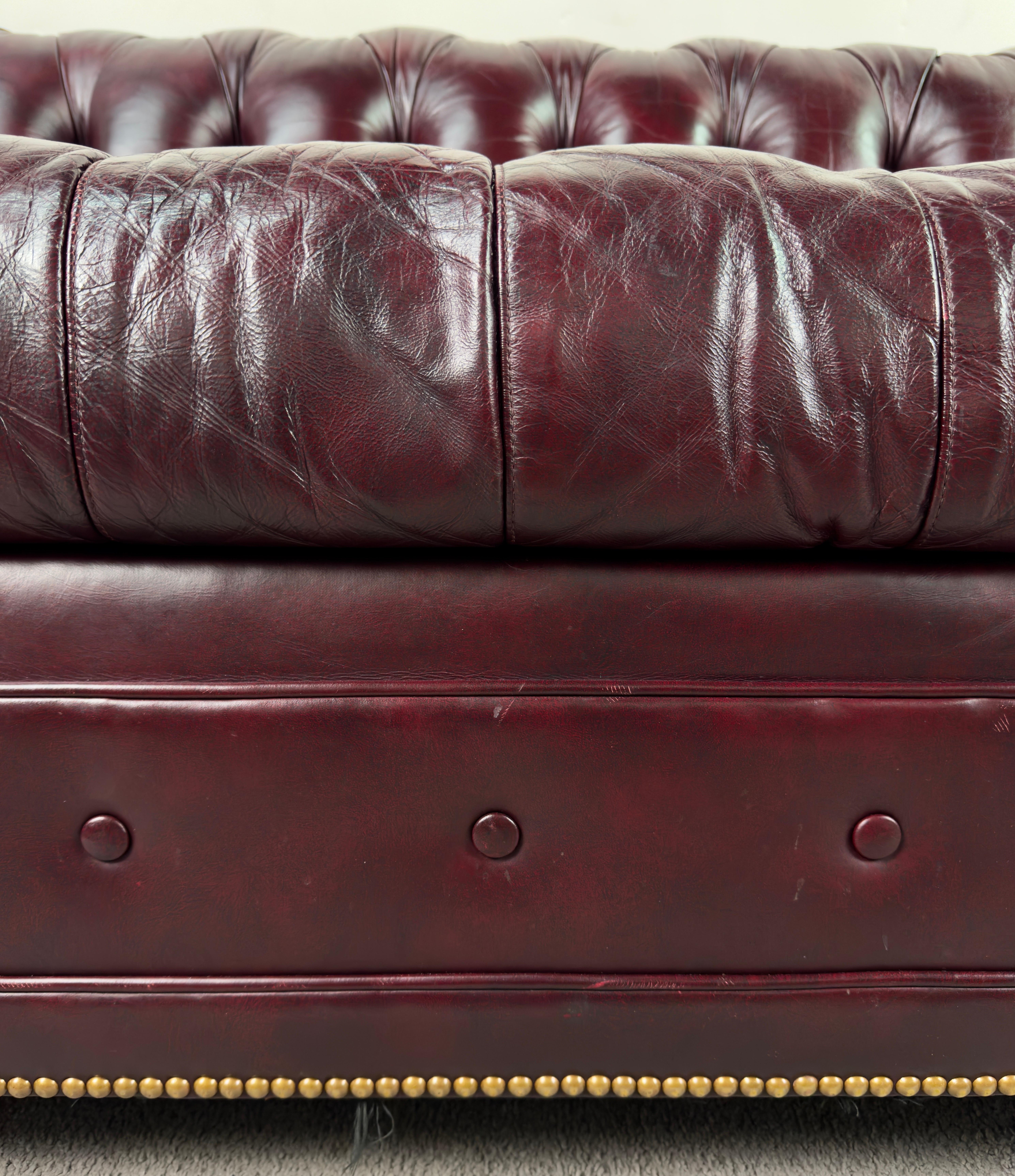 Hancock & Moore Chesterfield Cranberry Leder-Sofa und Sofabett im englischen Stil im Angebot 5