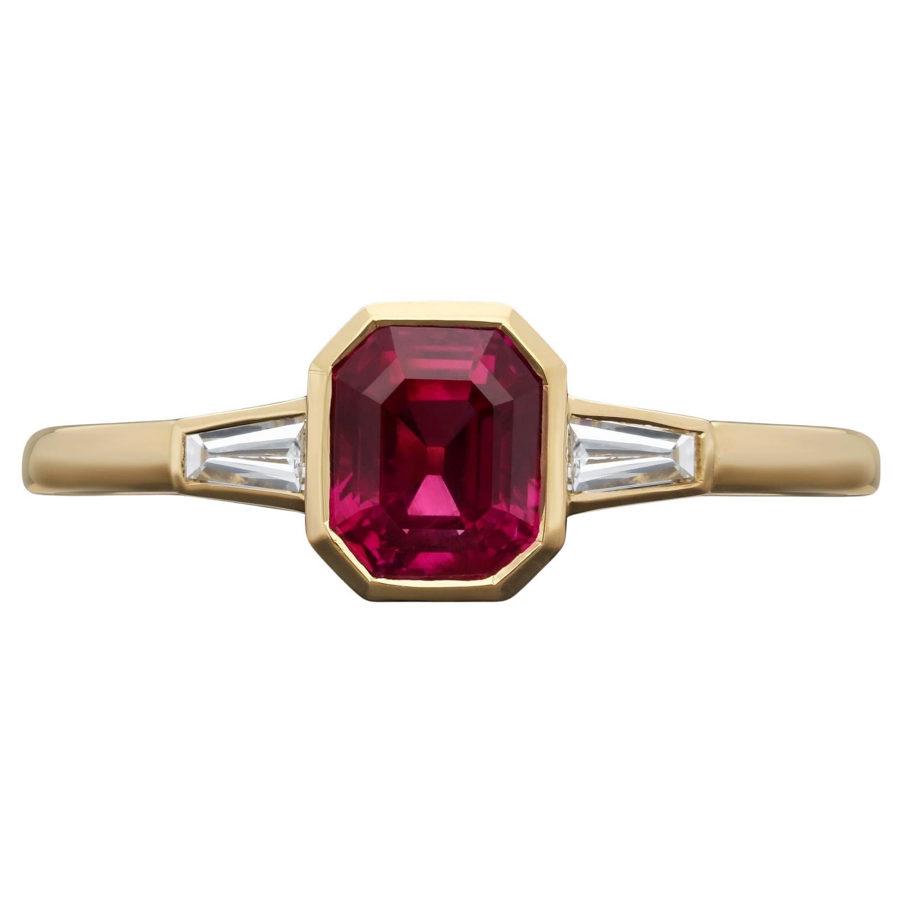 Hancocks 1.09ct Burmese Ruby Ring With Baguette Diamond Shoulders Contemporary (bague en rubis birman de 1.09ct avec épaules en diamant baguette) en vente