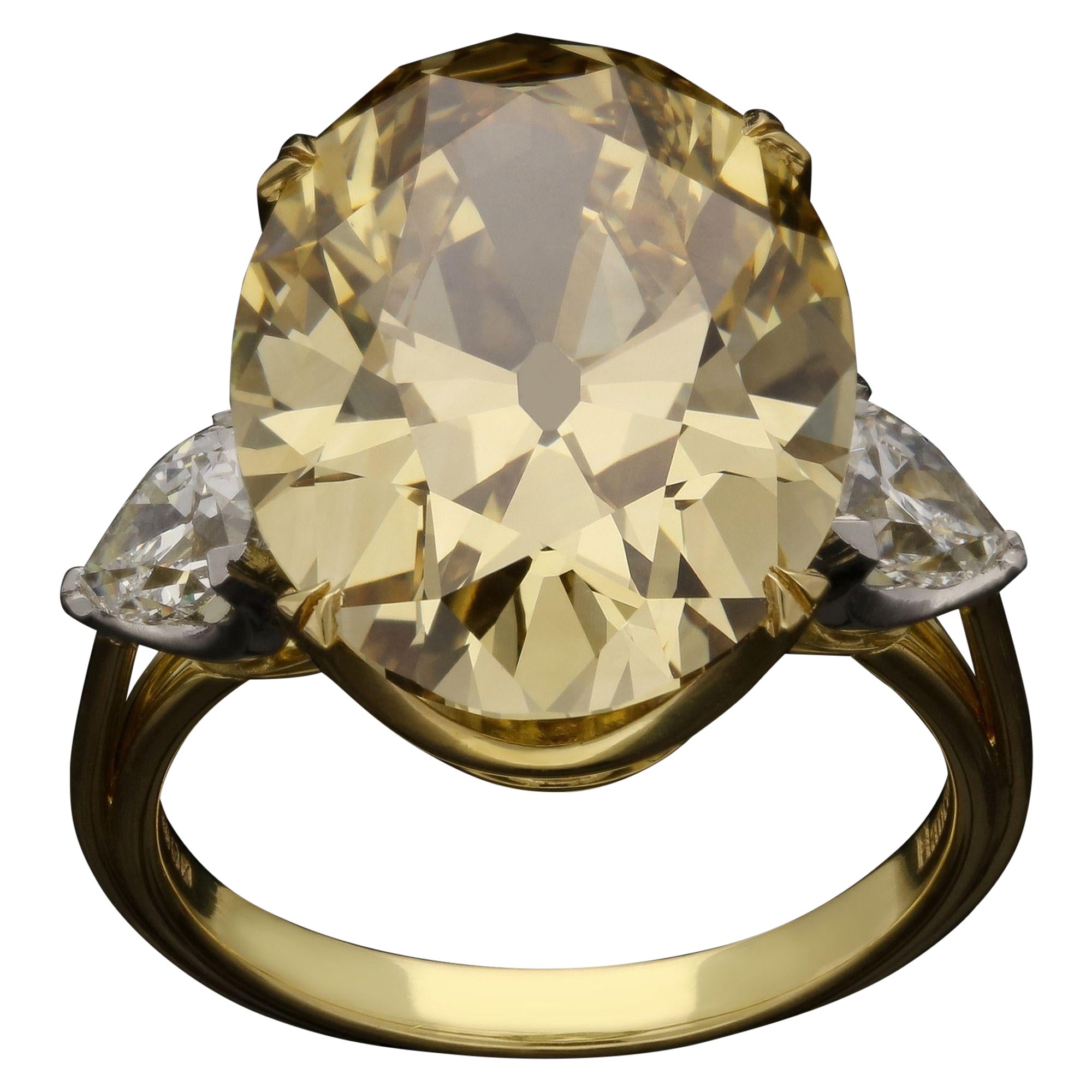 Hancocks 11.15ct Fancy Colour Old Cut Oval Diamond Ring Contemporary (bague à diamant ovale de couleur fantaisie)
