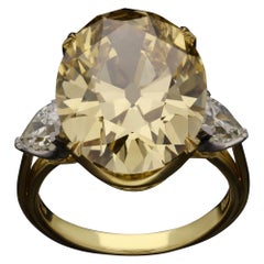Hancocks 11.15ct Fancy Colour Old Cut Oval Diamond Ring Contemporary (bague à diamant ovale de couleur fantaisie)