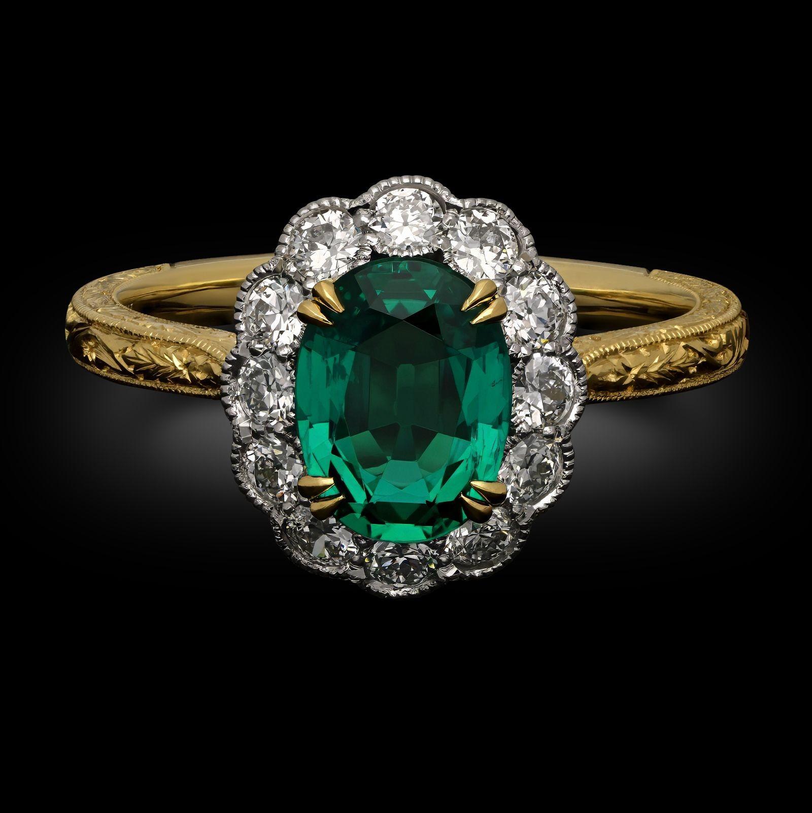 Hancocks 1,18ct kolumbianischen kein Öl Smaragd & Diamant-Cluster-Ring (Ovalschliff) im Angebot
