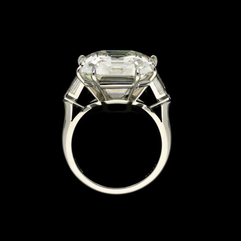 Hancocks GIA Certified 13.70 Carat Vintage Emerald Cut Diamond Ring In New Condition In London, GB