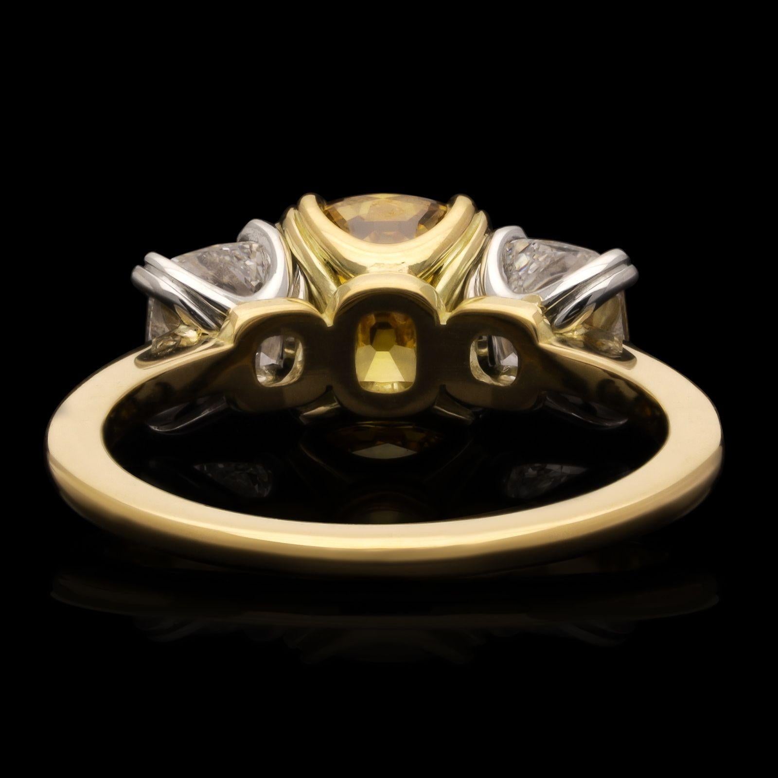 Hancocks - Bague de 1,42 carat de diamant jaune orangé foncé avec épaulements en diamant Unisexe en vente