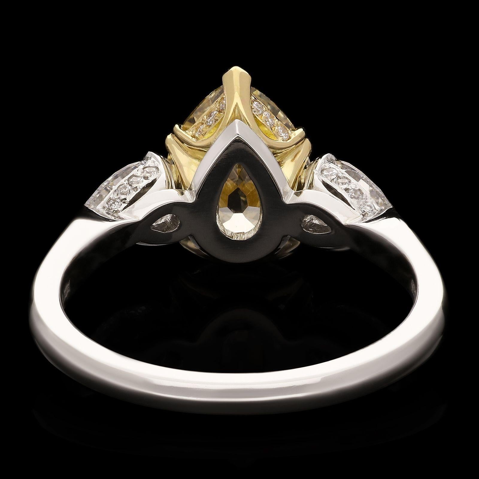 Hancocks, bague fantaisie en diamant jaune taille ancienne en forme de poire de 1,49 carat Pour femmes en vente