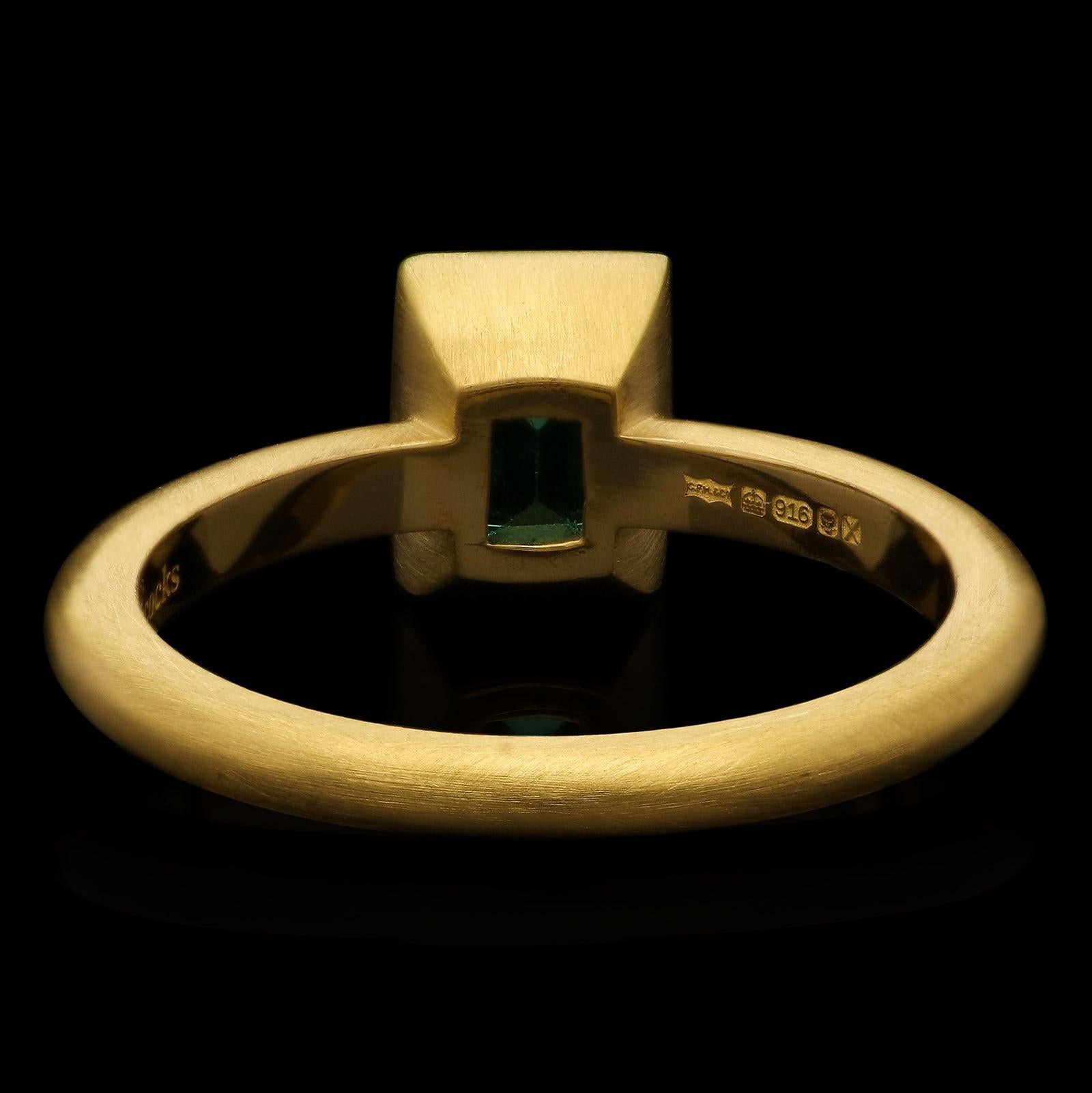 Hancocks 1,56ct antiker russischer Smaragd in einem Contemporary 22ct Goldring gefasst für Damen oder Herren im Angebot