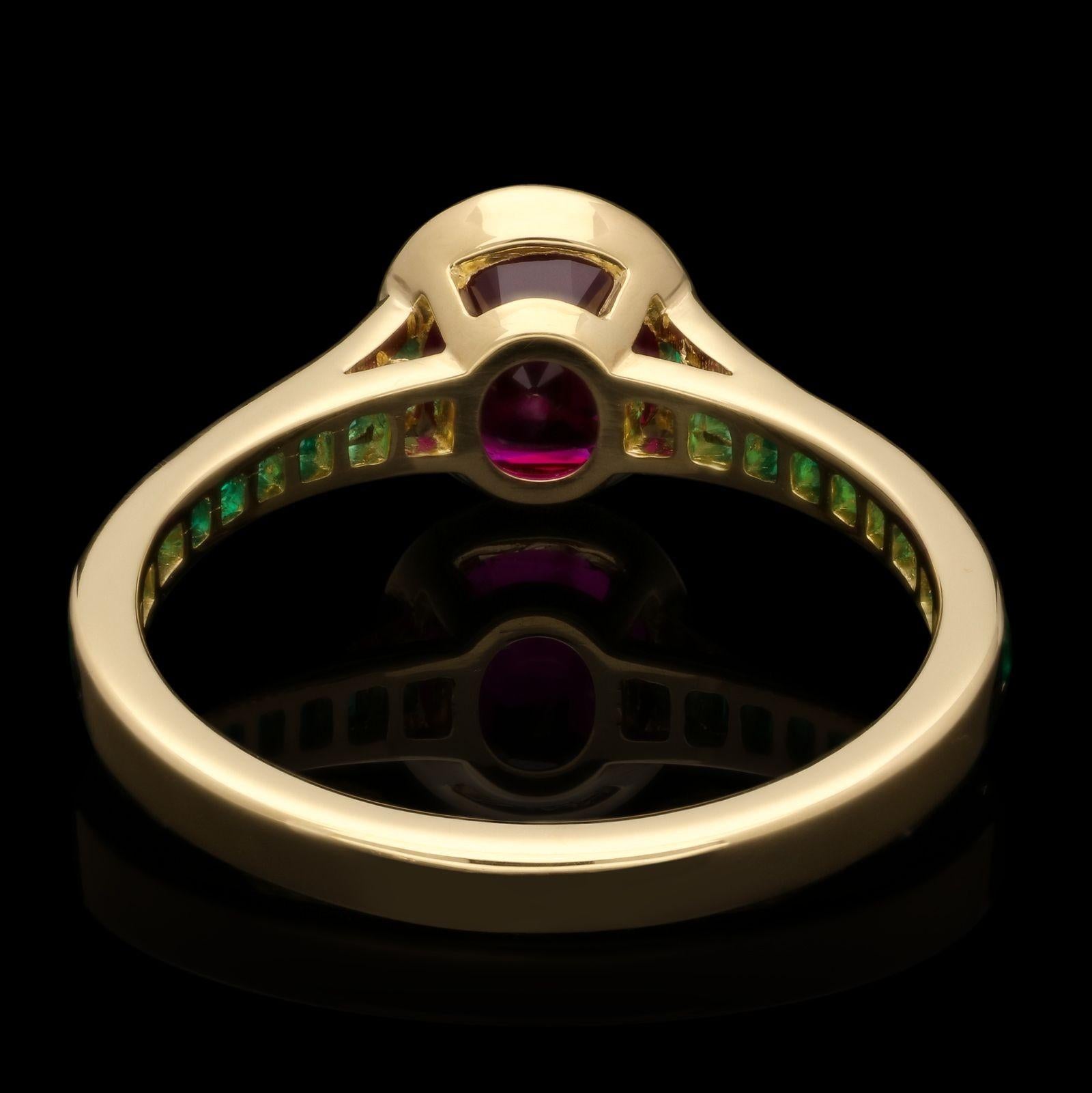 Cushion Cut Hancocks 1.58ct Burmese Ruby And Emerald Ring In 18ct Yellow Gold Contemporary For Sale