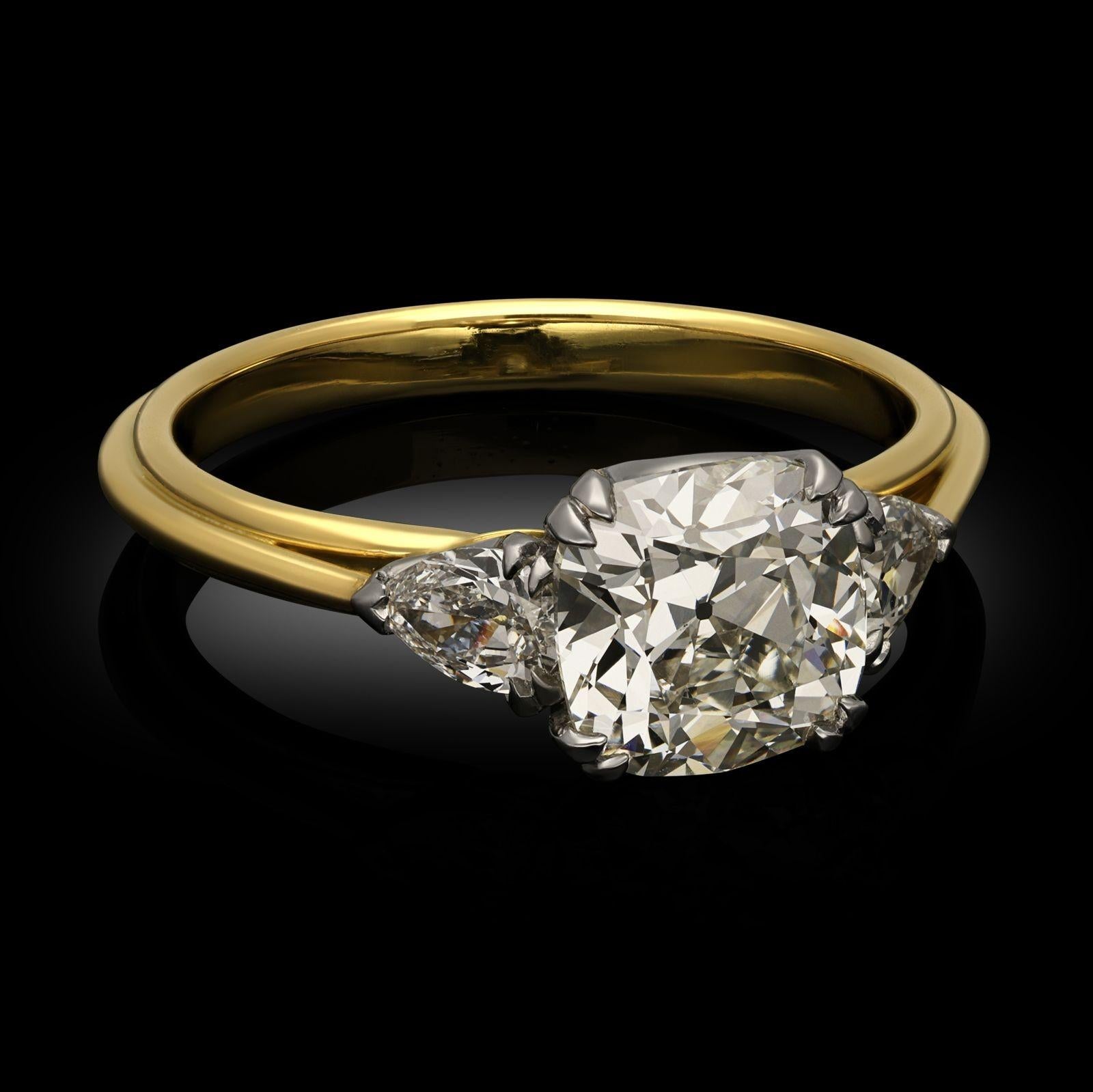 Taille vieille mine Hancocks 1.65ct Old Mine Cushion Cut Diamond and 18ct Yellow Gold Ring (Bague en or jaune 18ct) en vente
