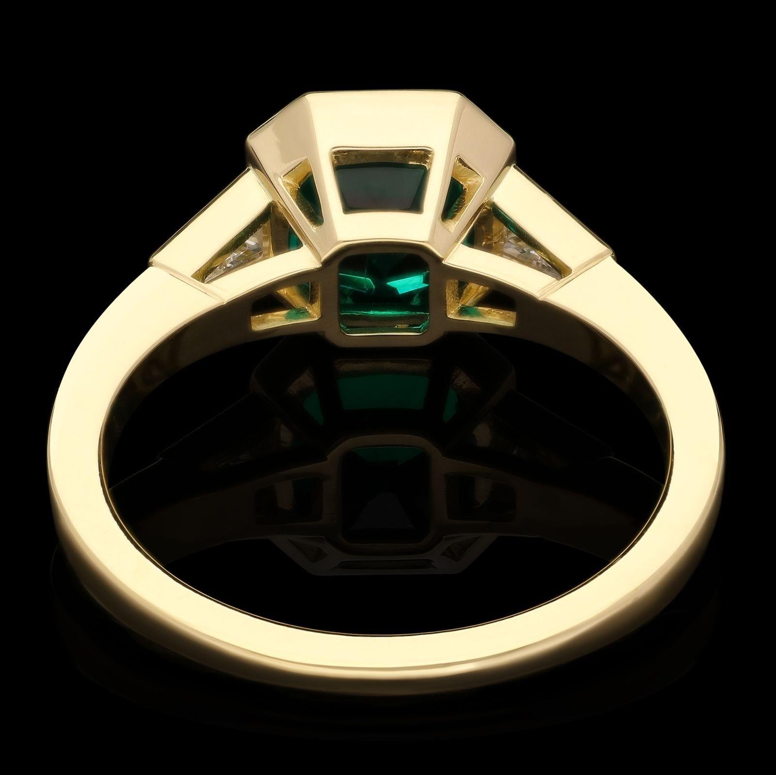 Hancocks 1.83ct Colombian Emerald Ring in 18ct Gold Baguette Diamond Shoulders In New Condition For Sale In London, GB