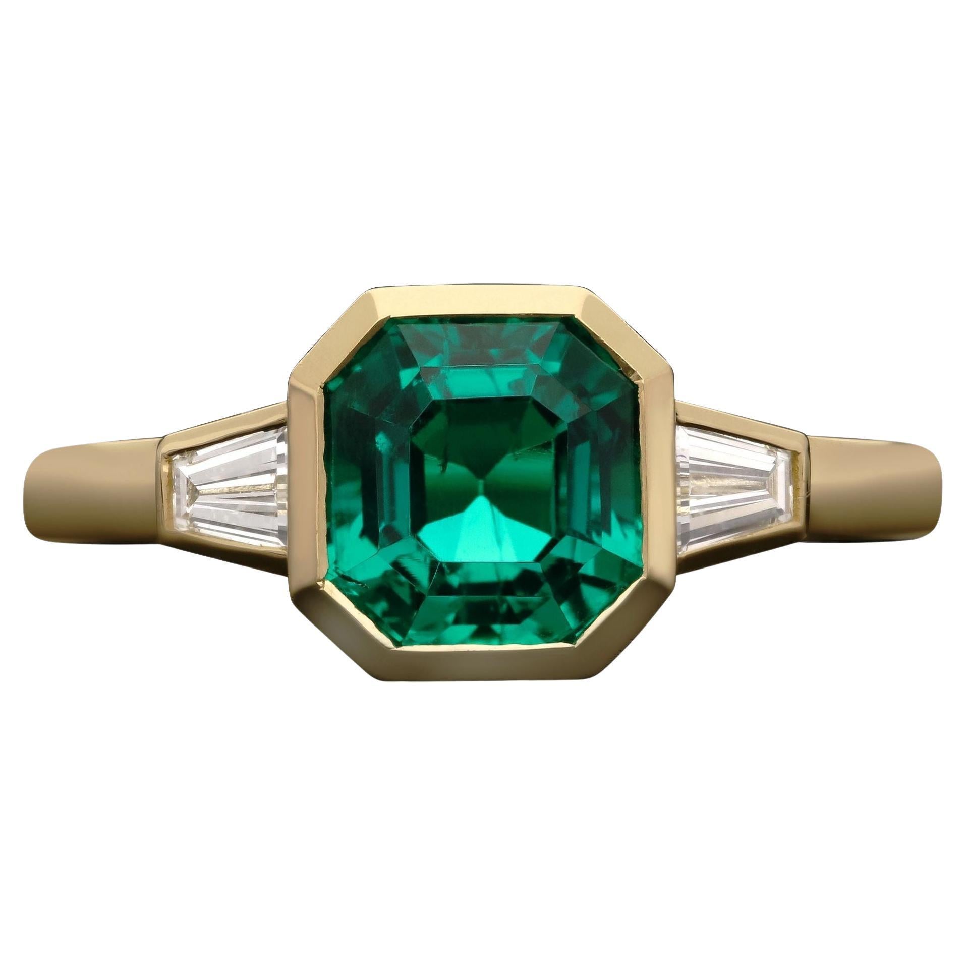 Hancocks 1.83ct Colombian Emerald Ring in 18ct Gold Baguette Diamond Shoulders For Sale