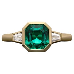 Hancocks 1.83ct Colombian Emerald Ring in 18ct Gold Baguette Diamond Shoulders