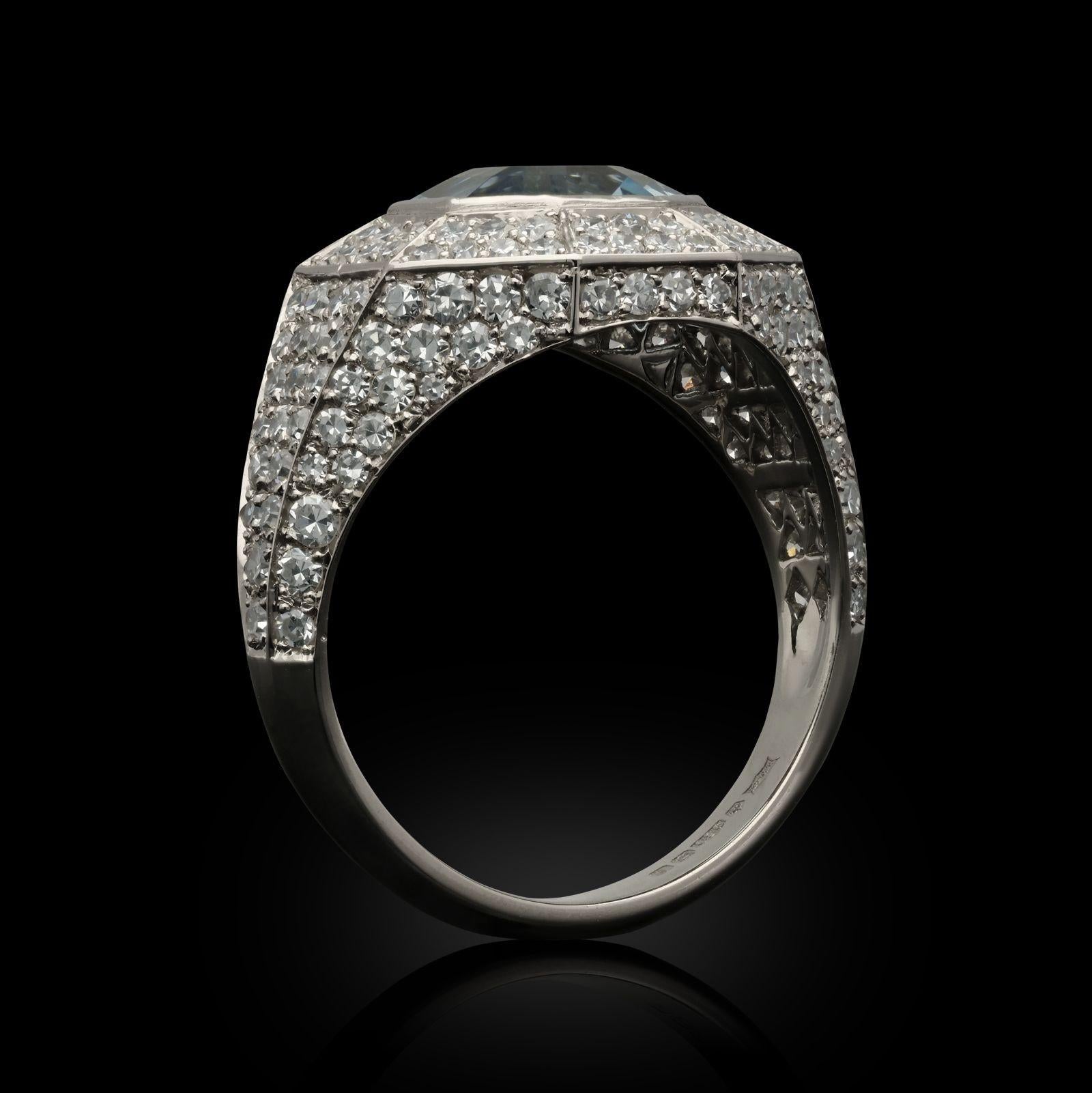 Hancocks 2,02ct Aquamarin und Pavé-besetzte Diamant-Ring Contemporary (Achteckschliff) im Angebot
